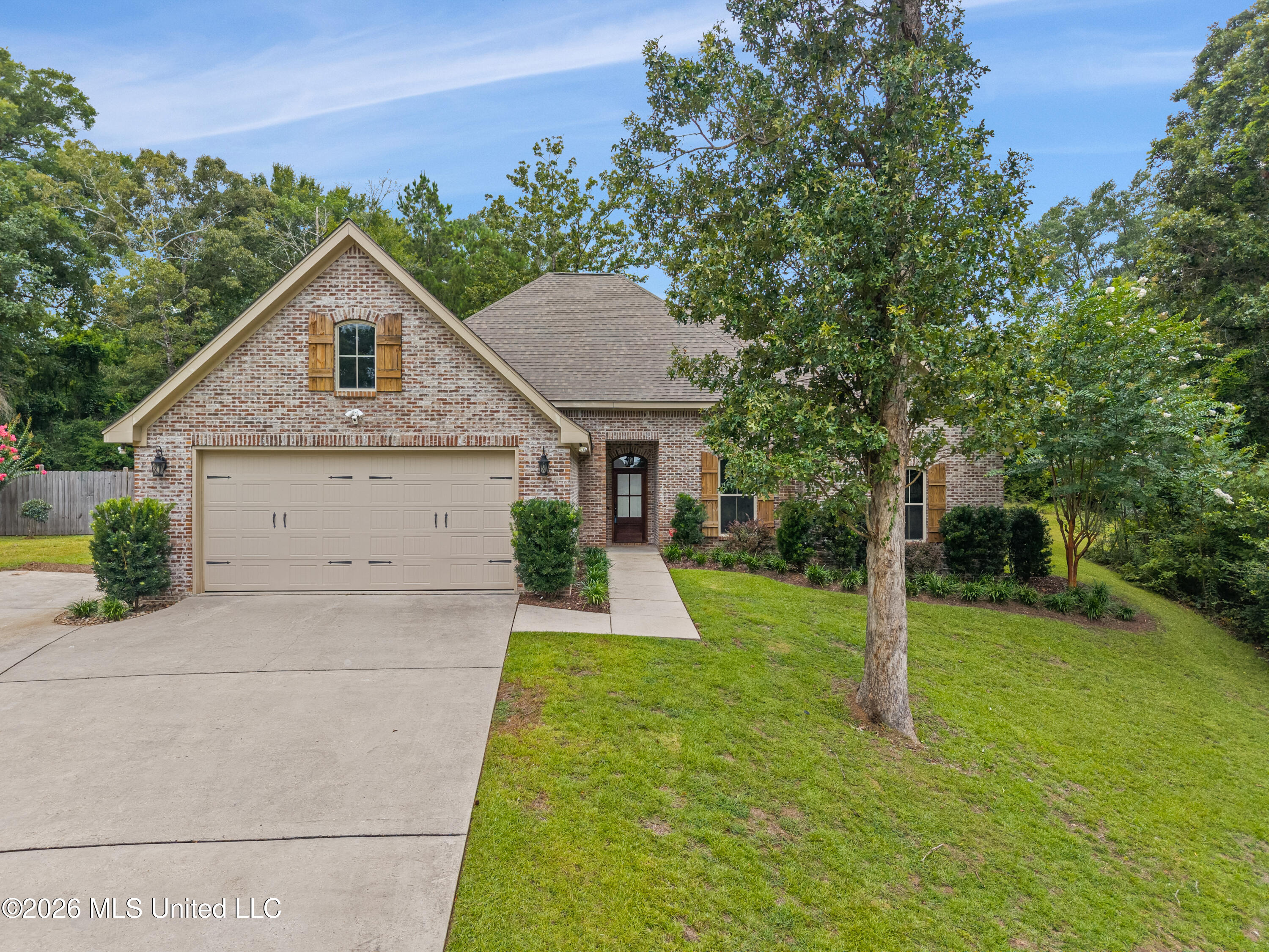 20 Island Oak Property Photo 1
