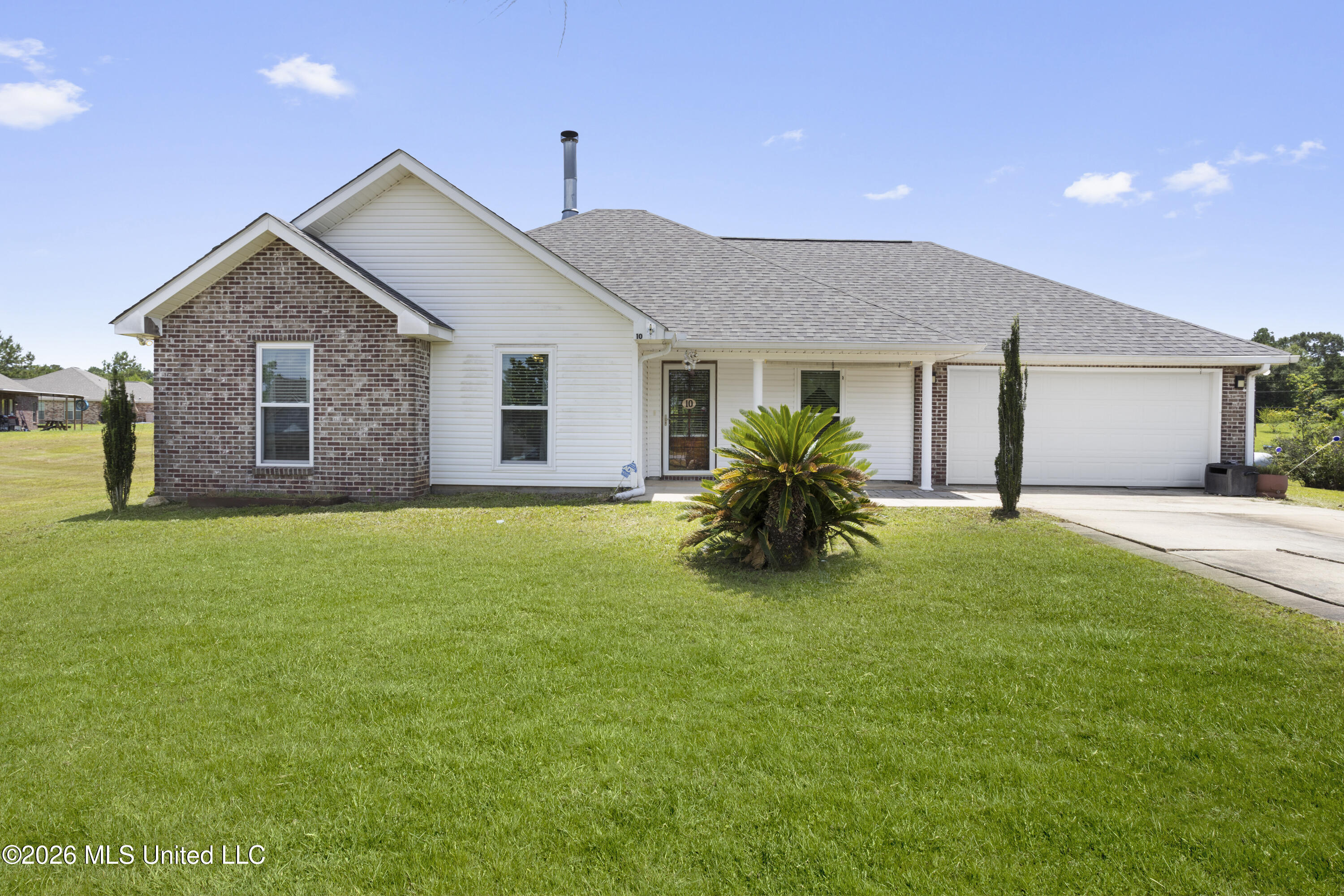 10 Trace Drive Property Photo 1
