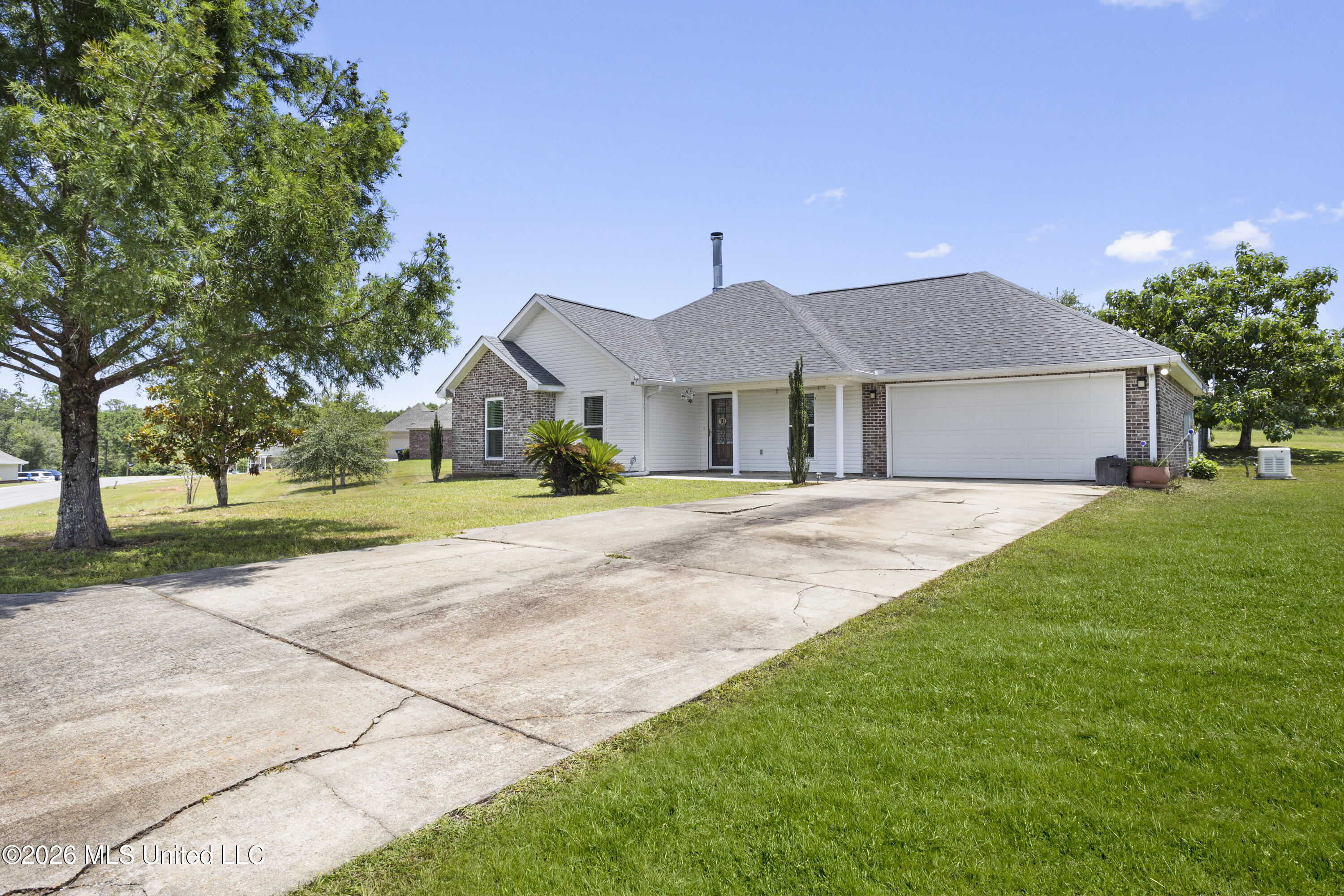 10 Trace Drive Property Photo 2