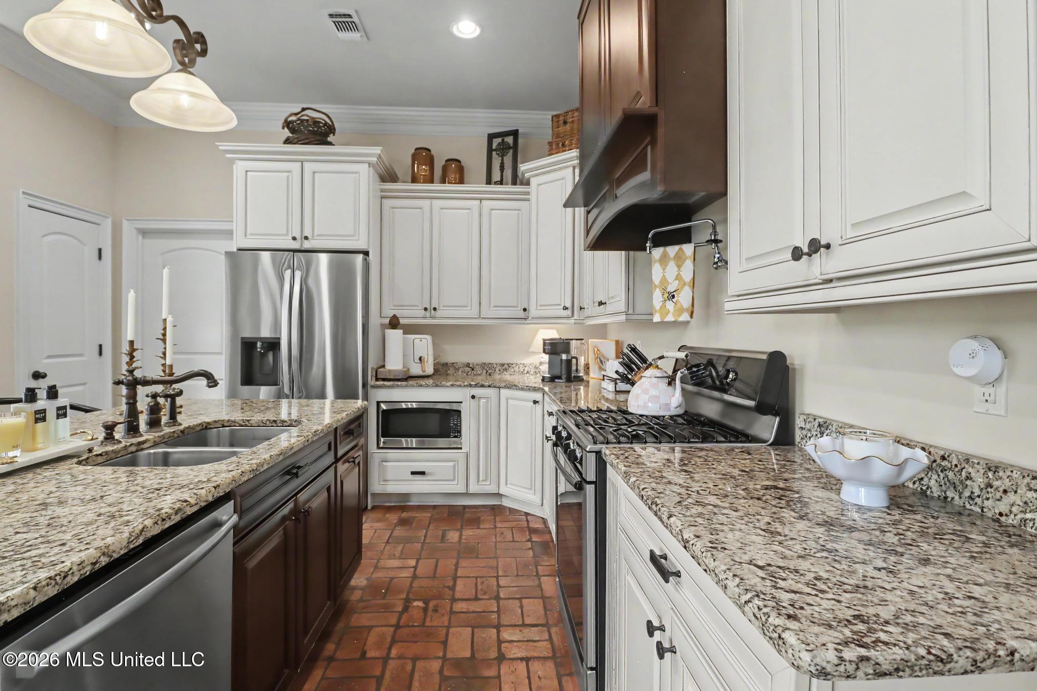 930 Caroline Drive Property Photo 11