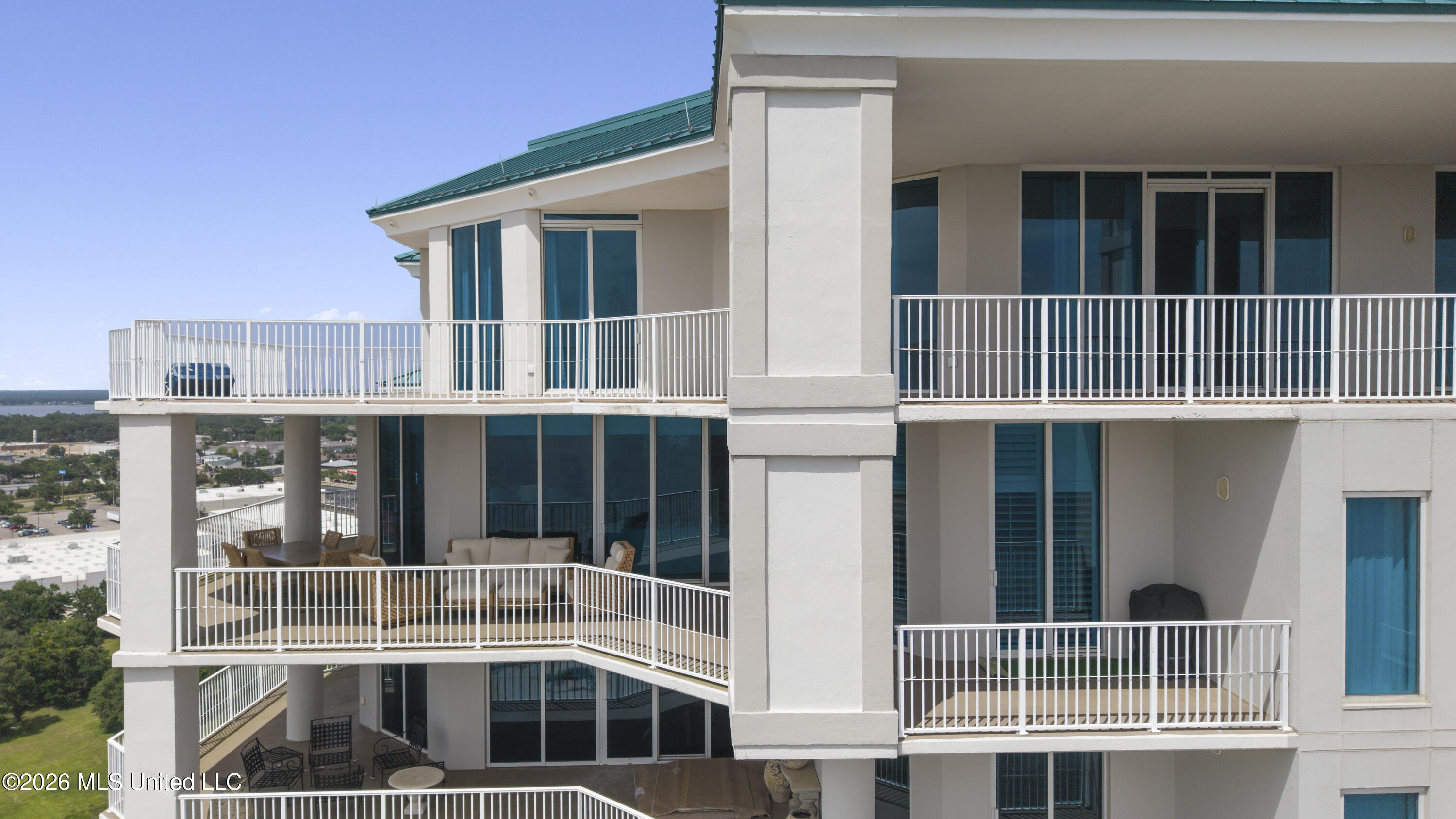 2668 Beach Boulevard Property Photo 4
