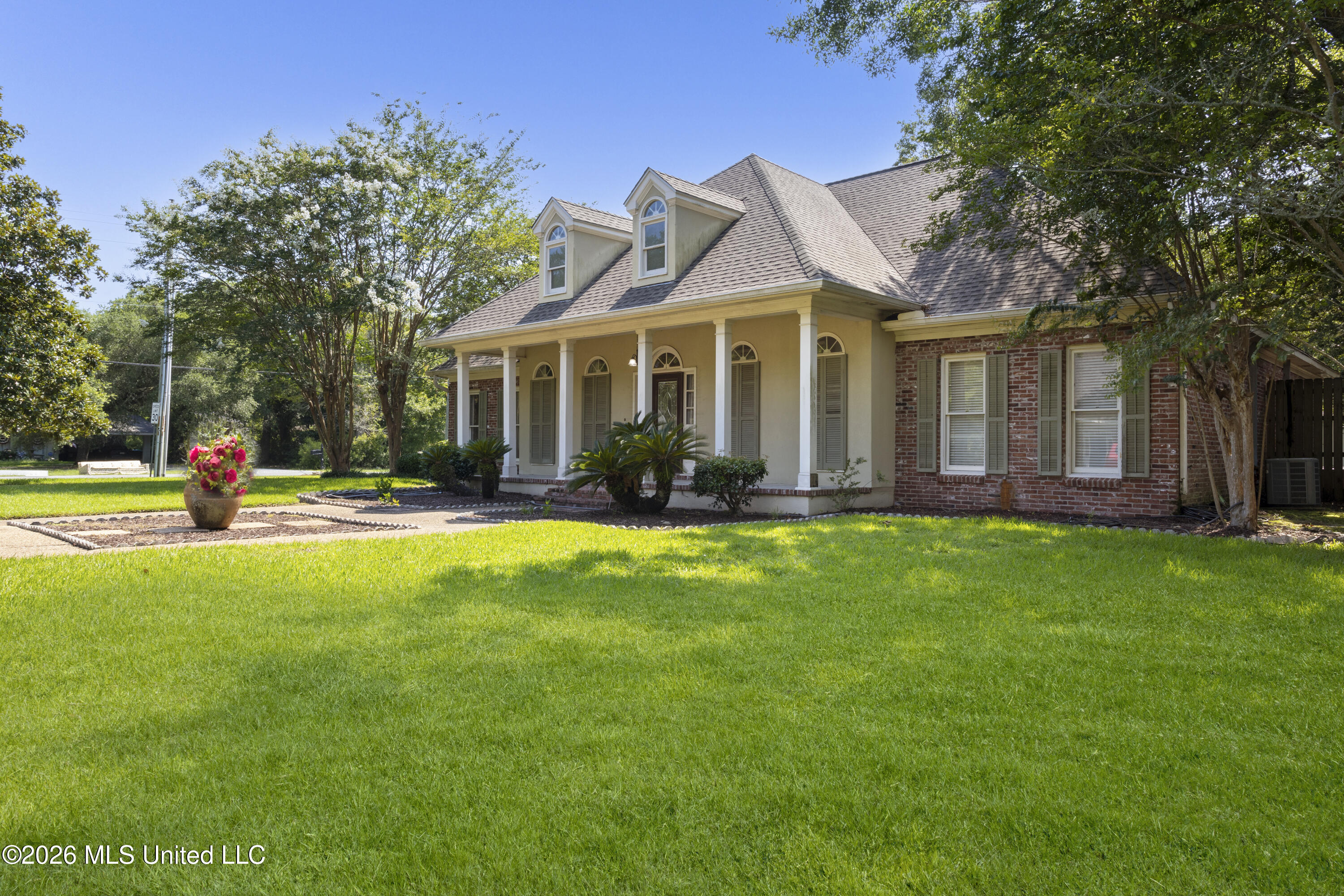 1 High Pointe Drive Property Photo 2