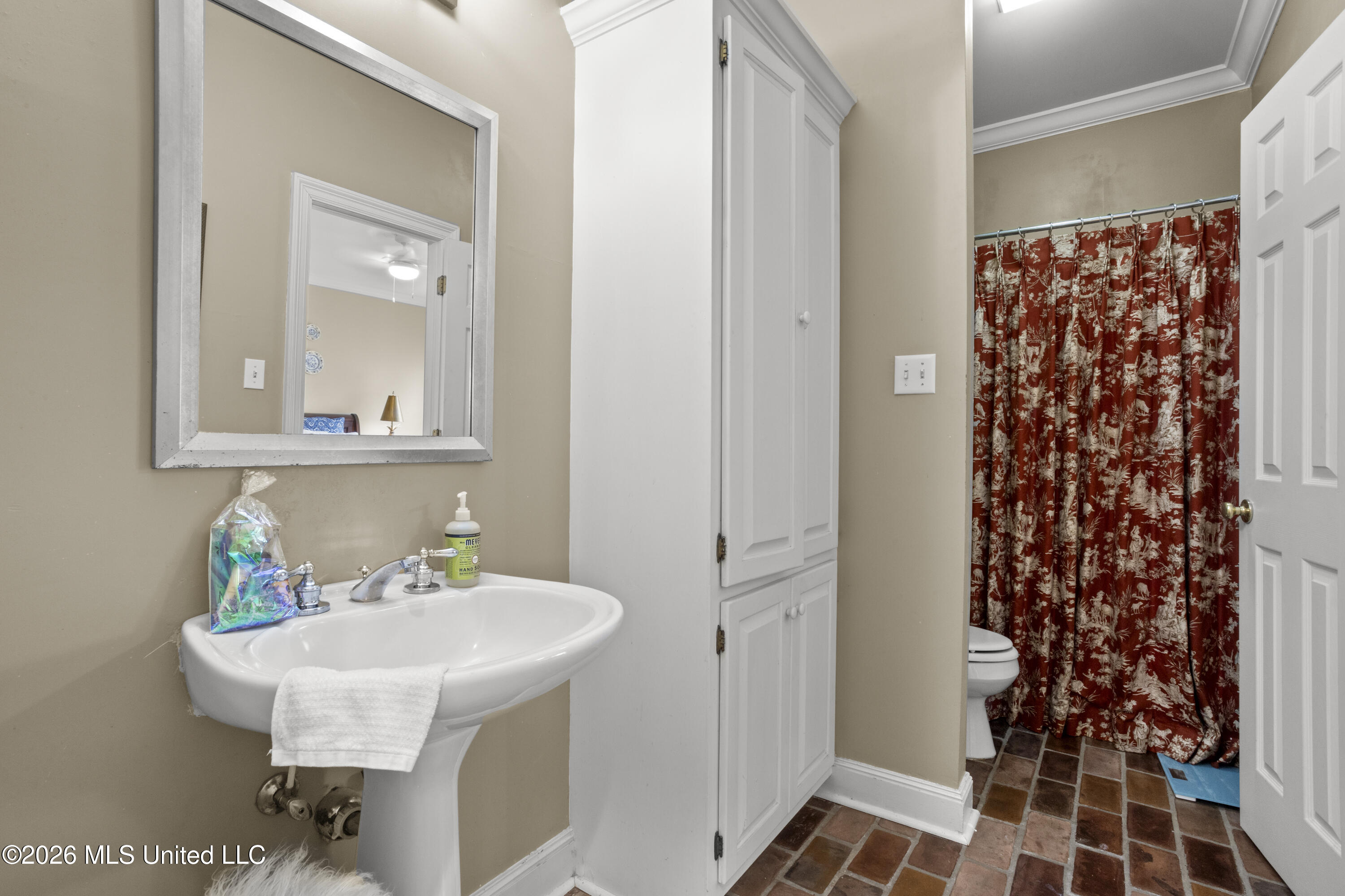 1 High Pointe Drive Property Photo 32