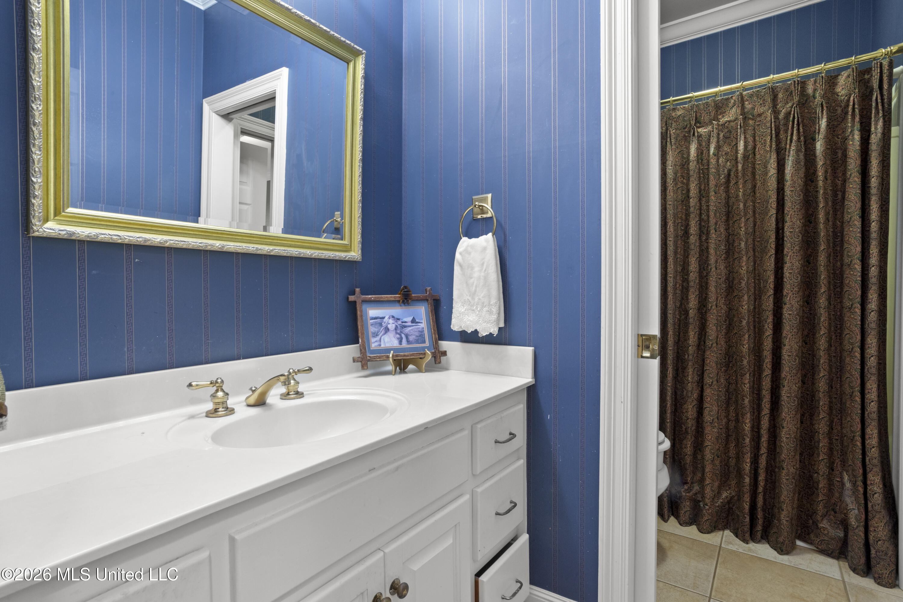 1 High Pointe Drive Property Photo 34