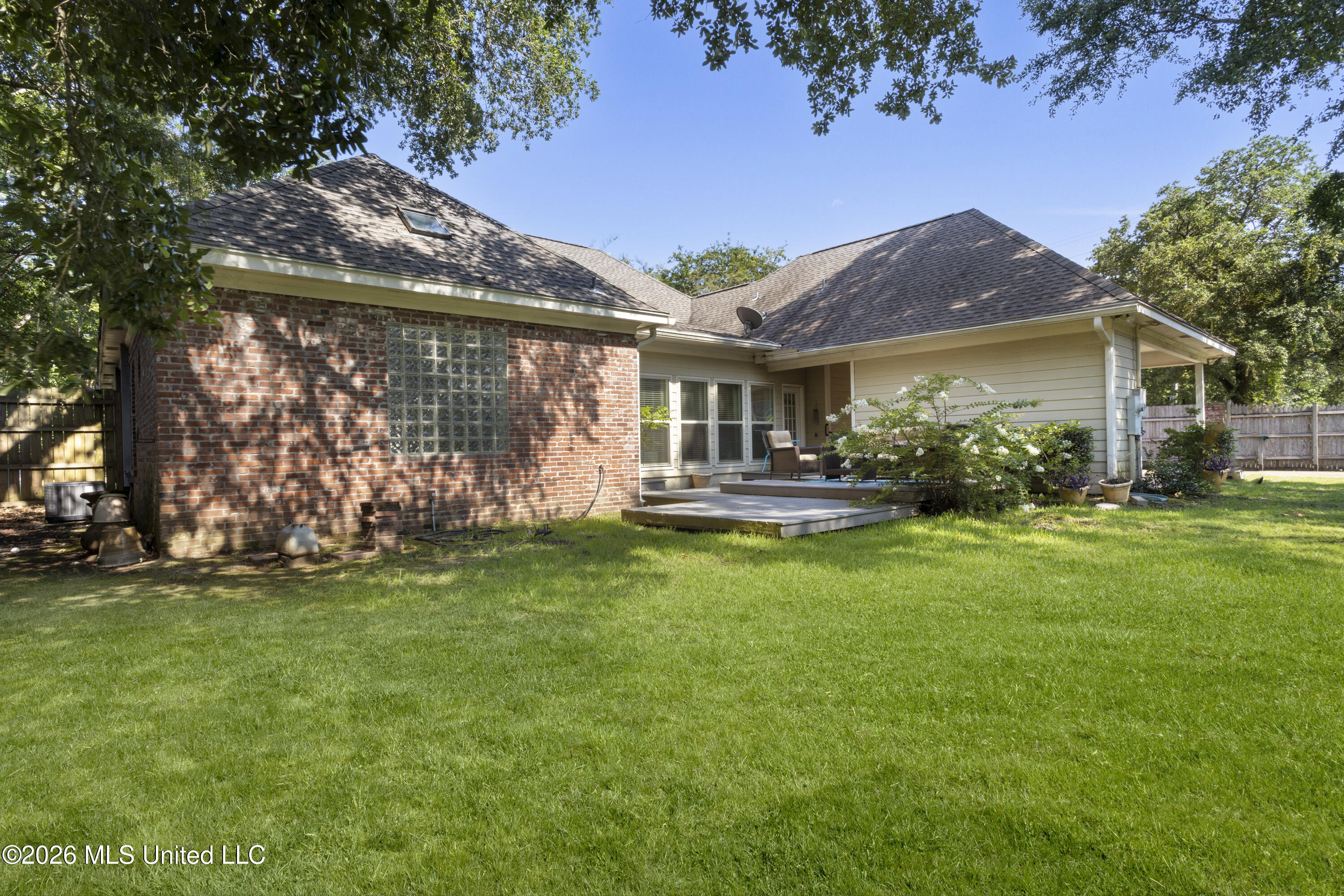 1 High Pointe Drive Property Photo 39