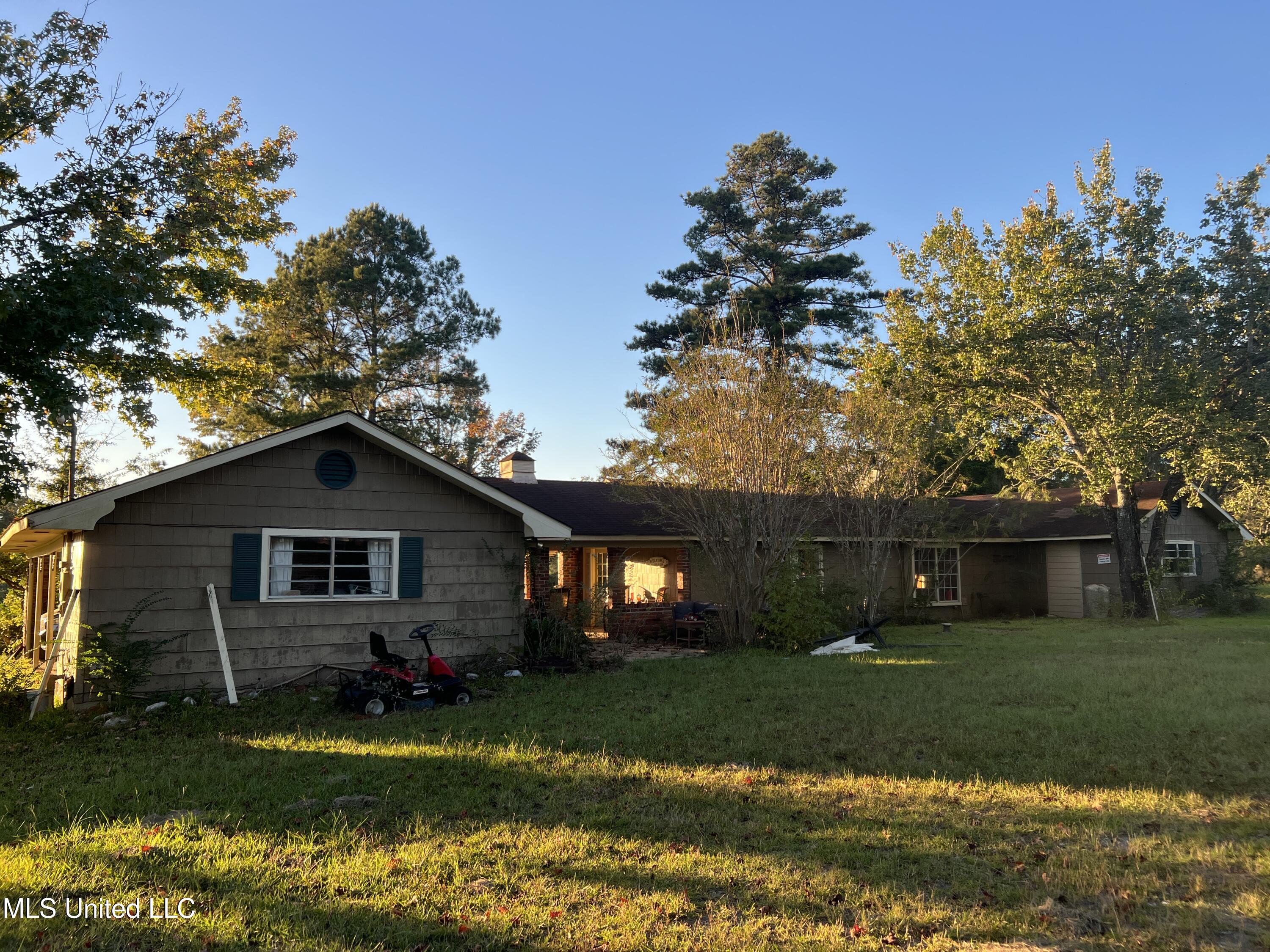 2066 S 569 Highway Property Photo 4