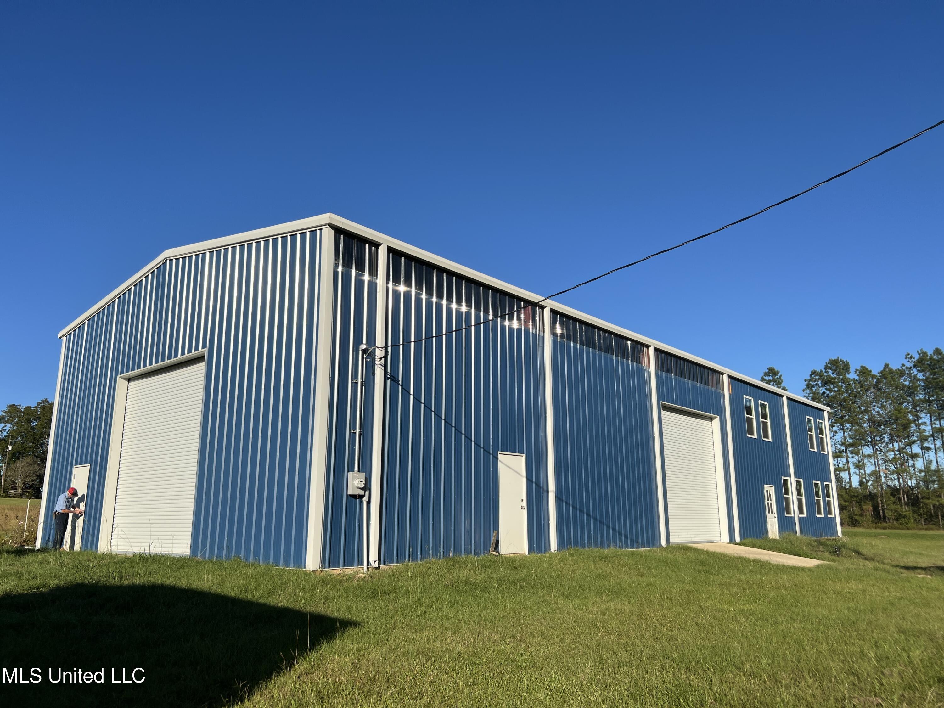 2066 S 569 Highway Property Photo 6