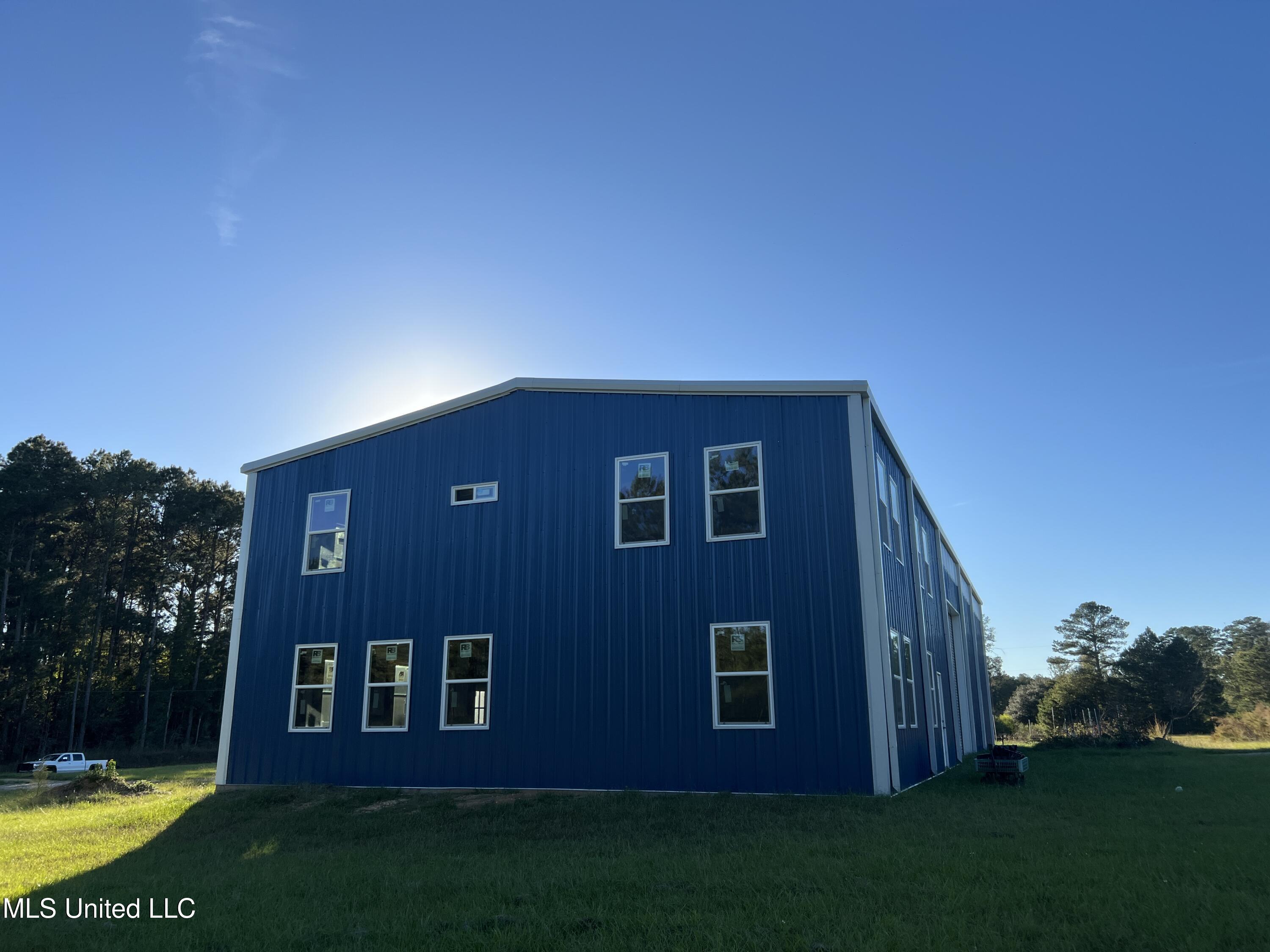 2066 S 569 Highway Property Photo 8