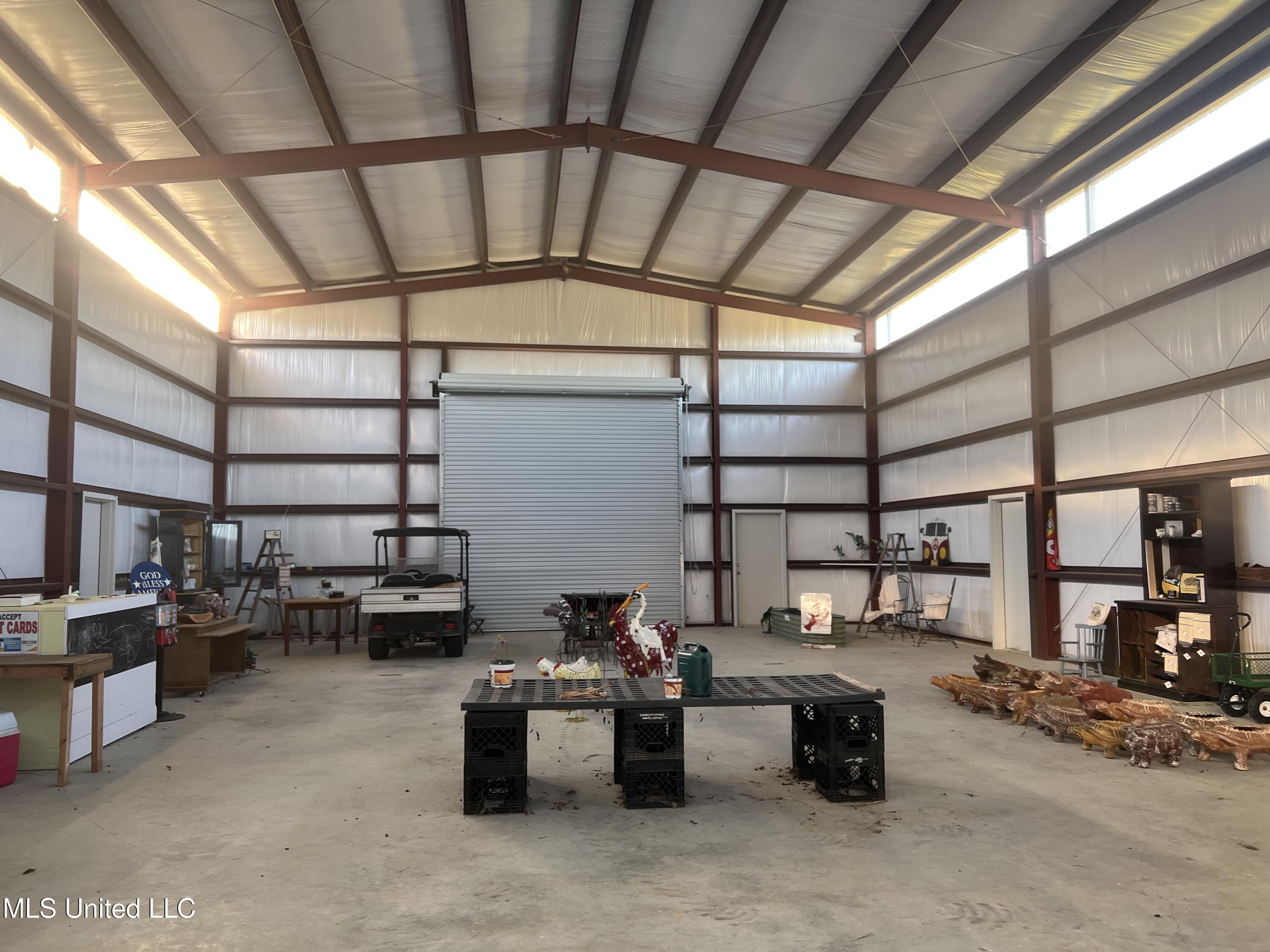 2066 S 569 Highway Property Photo 11