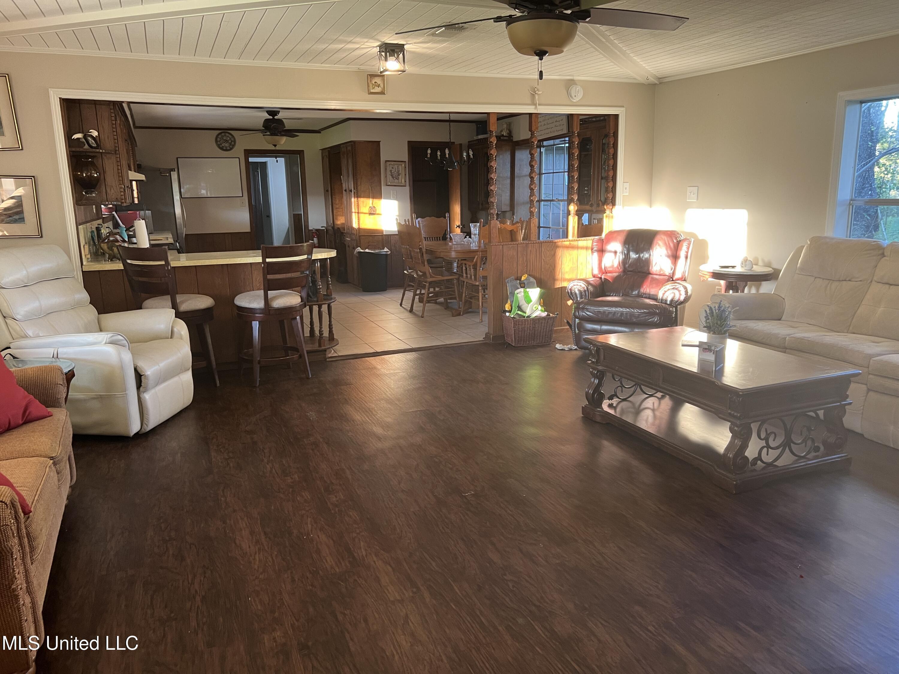 2066 S 569 Highway Property Photo 18