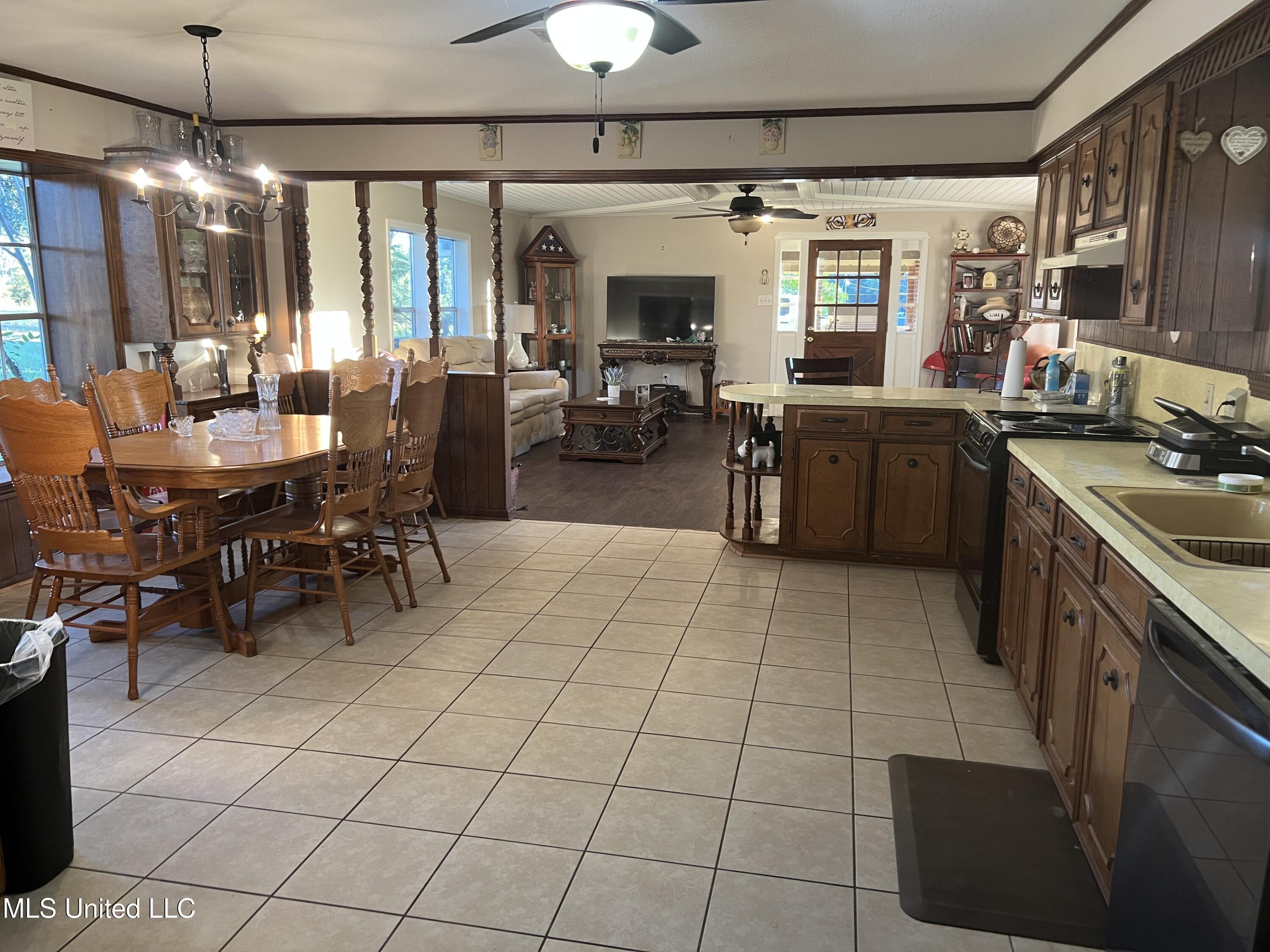 2066 S 569 Highway Property Photo 20