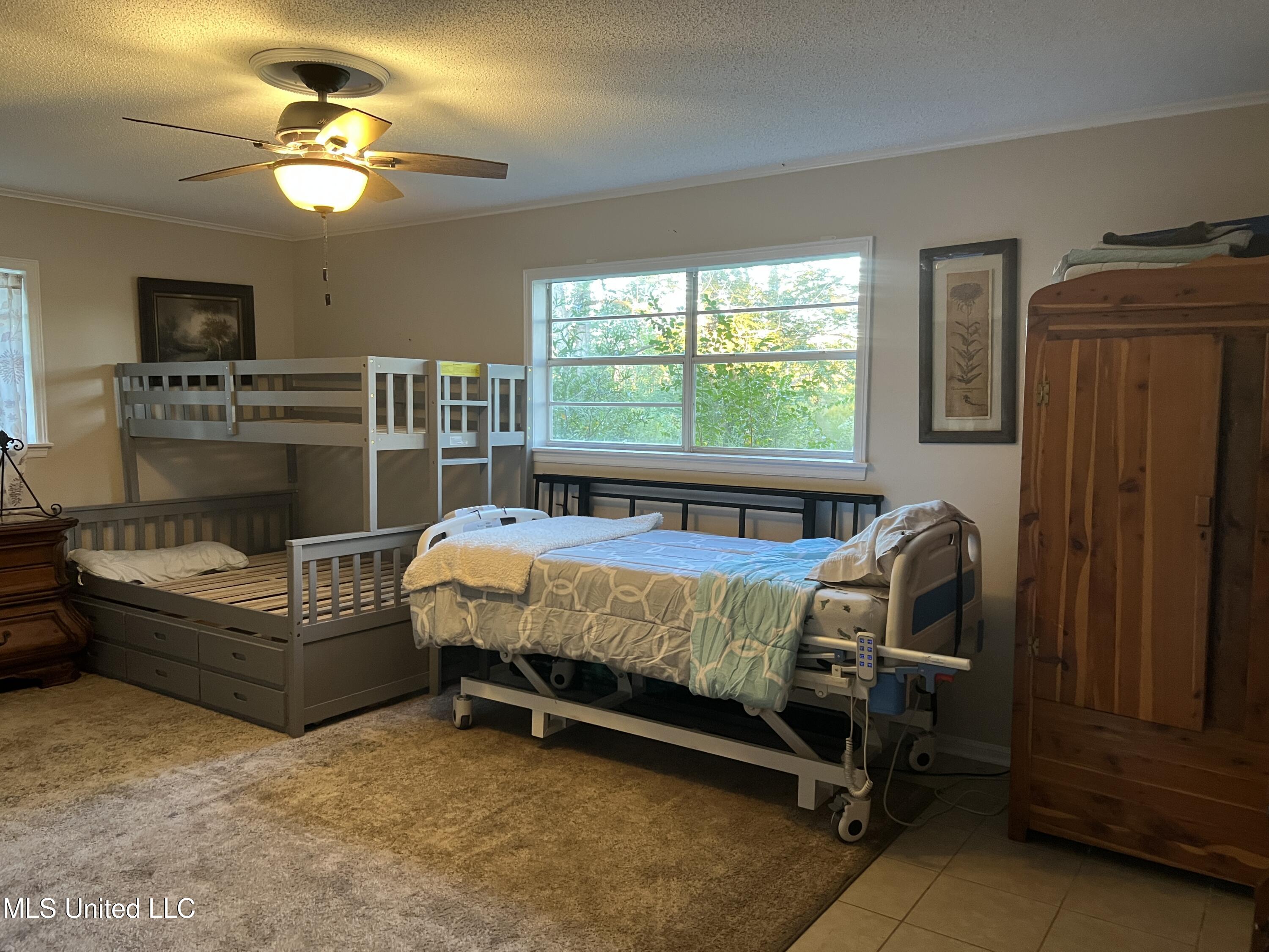 2066 S 569 Highway Property Photo 22