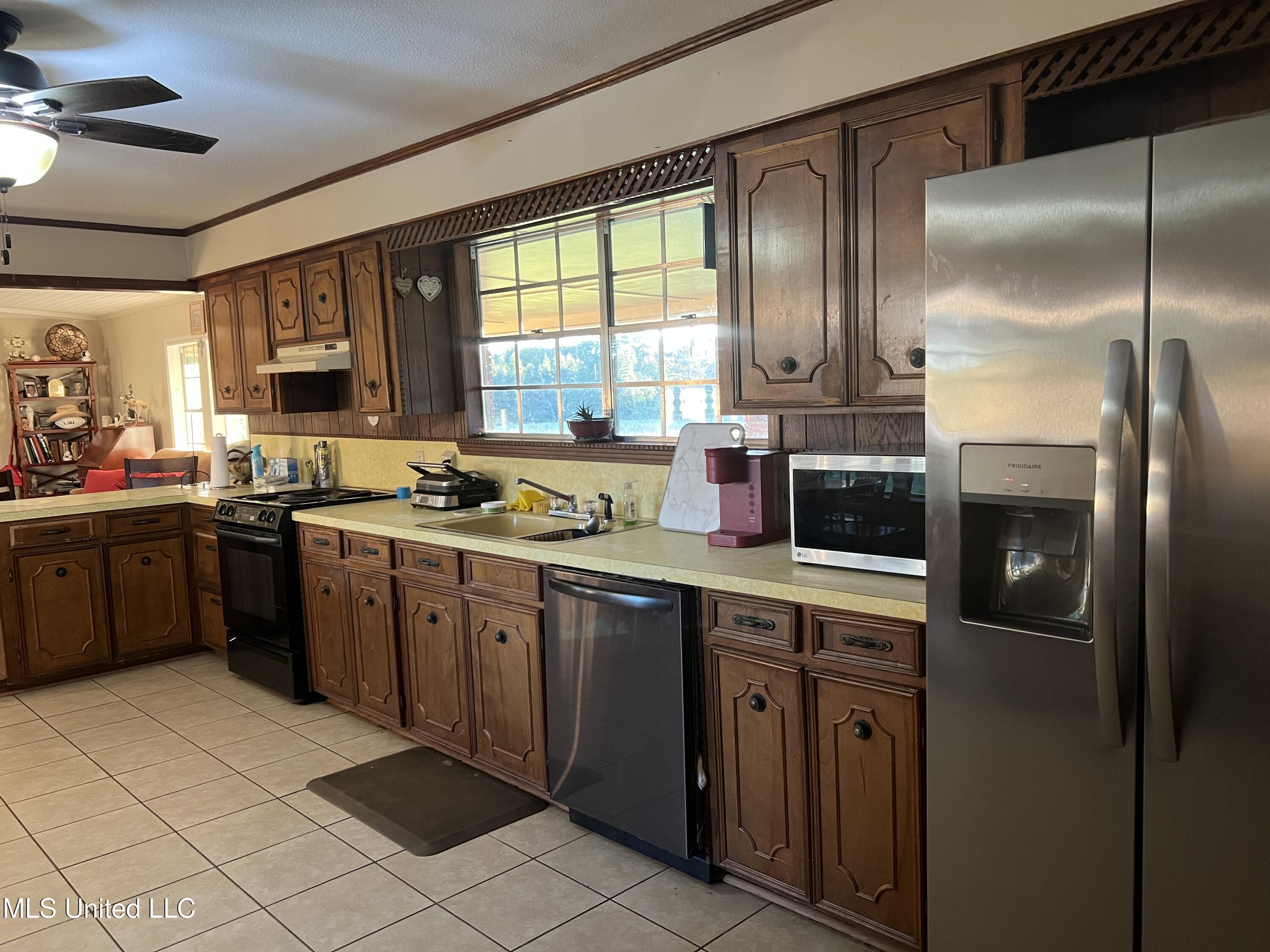 2066 S 569 Highway Property Photo 24