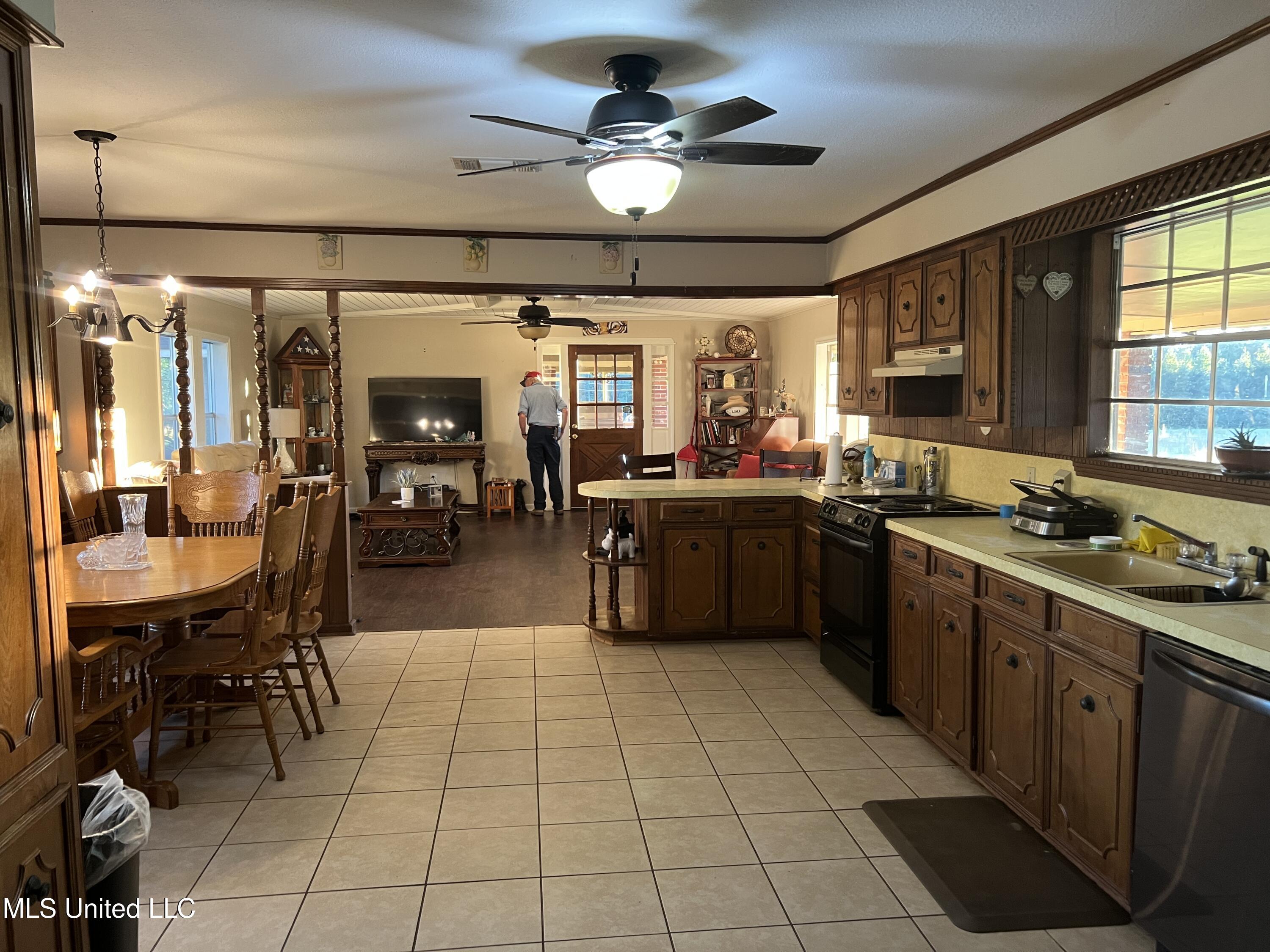 2066 S 569 Highway Property Photo 25