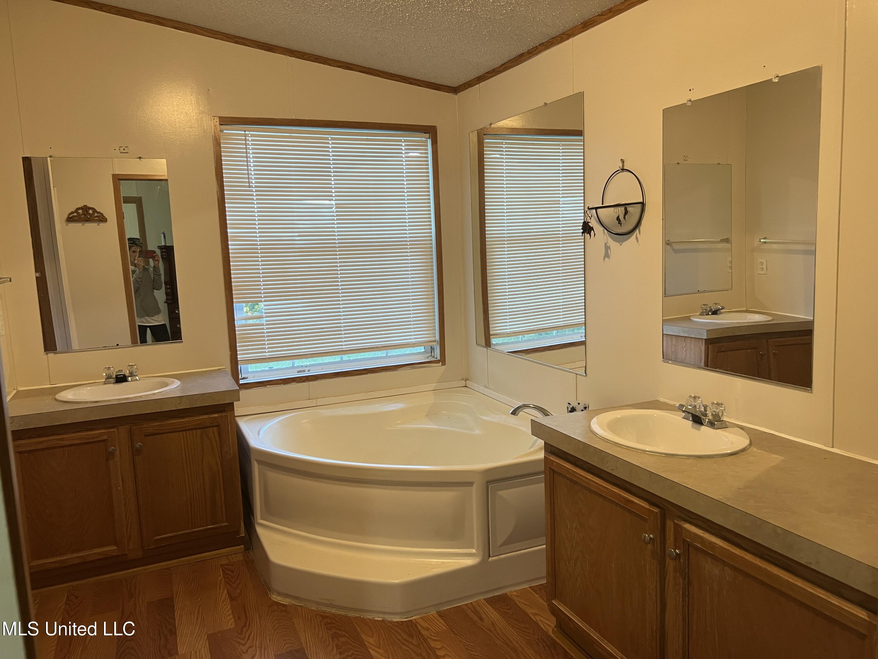 2066 S 569 Highway Property Photo 28