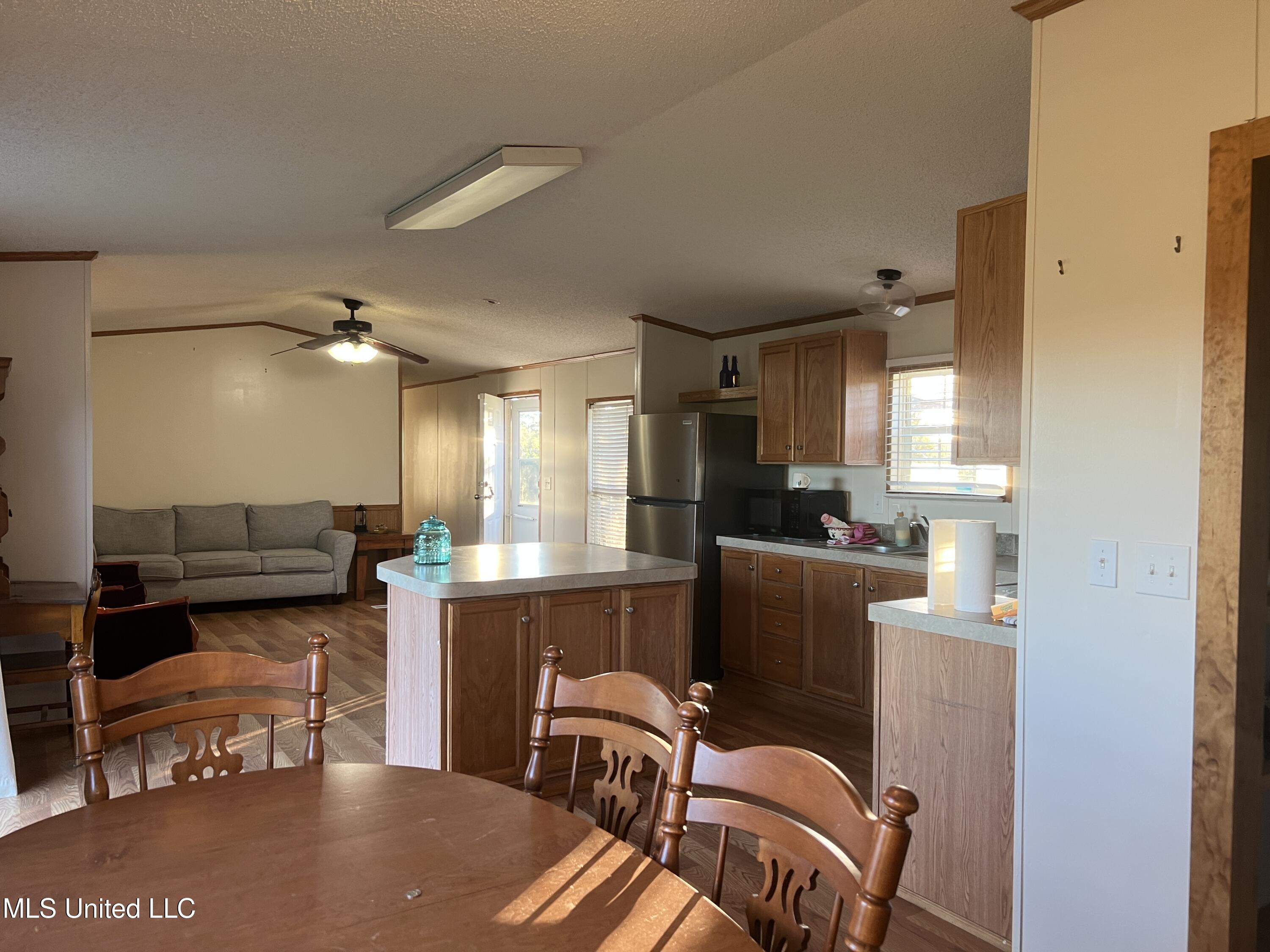 2066 S 569 Highway Property Photo 30