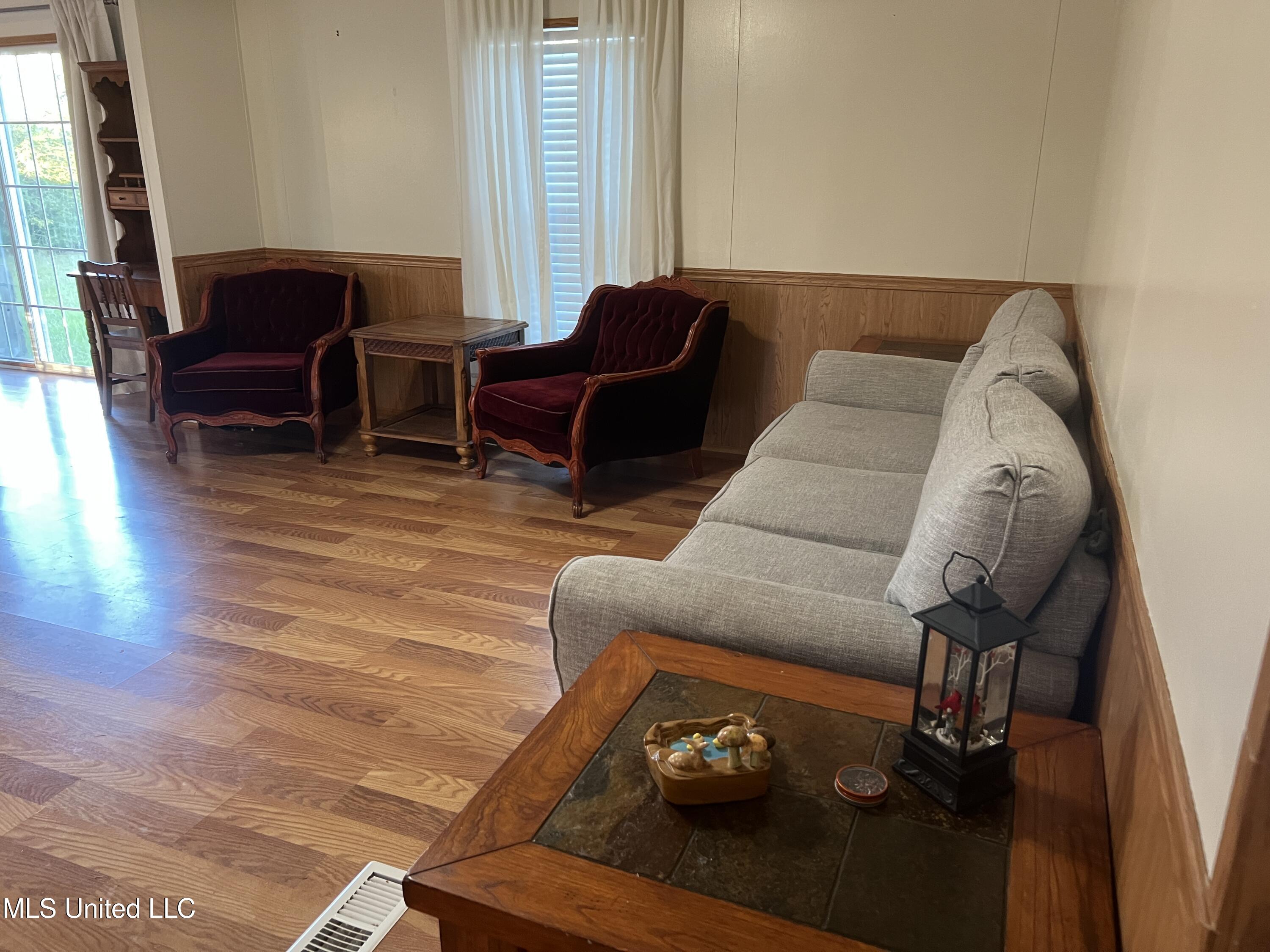 2066 S 569 Highway Property Photo 31