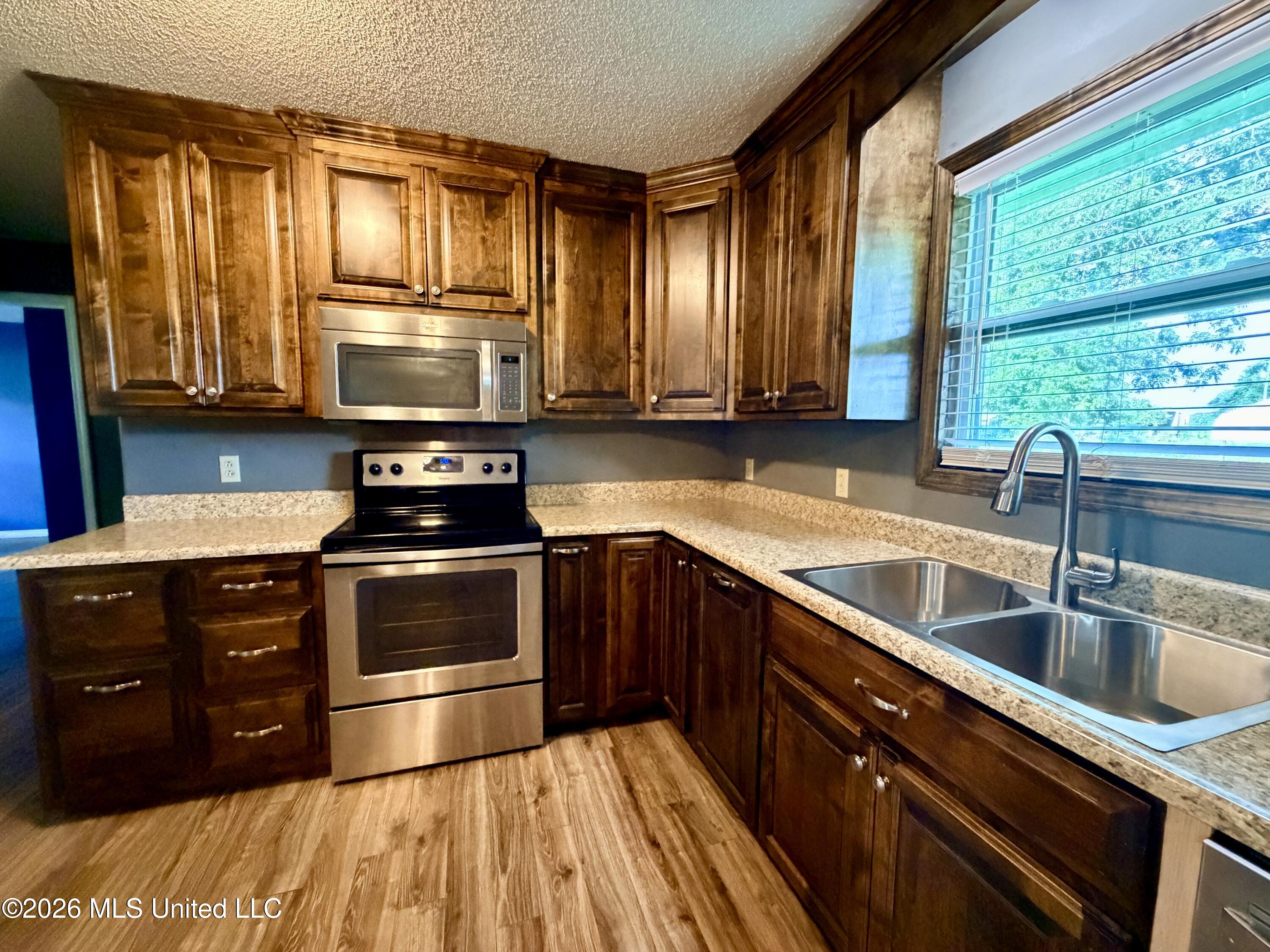2269 River Road Property Photo 7