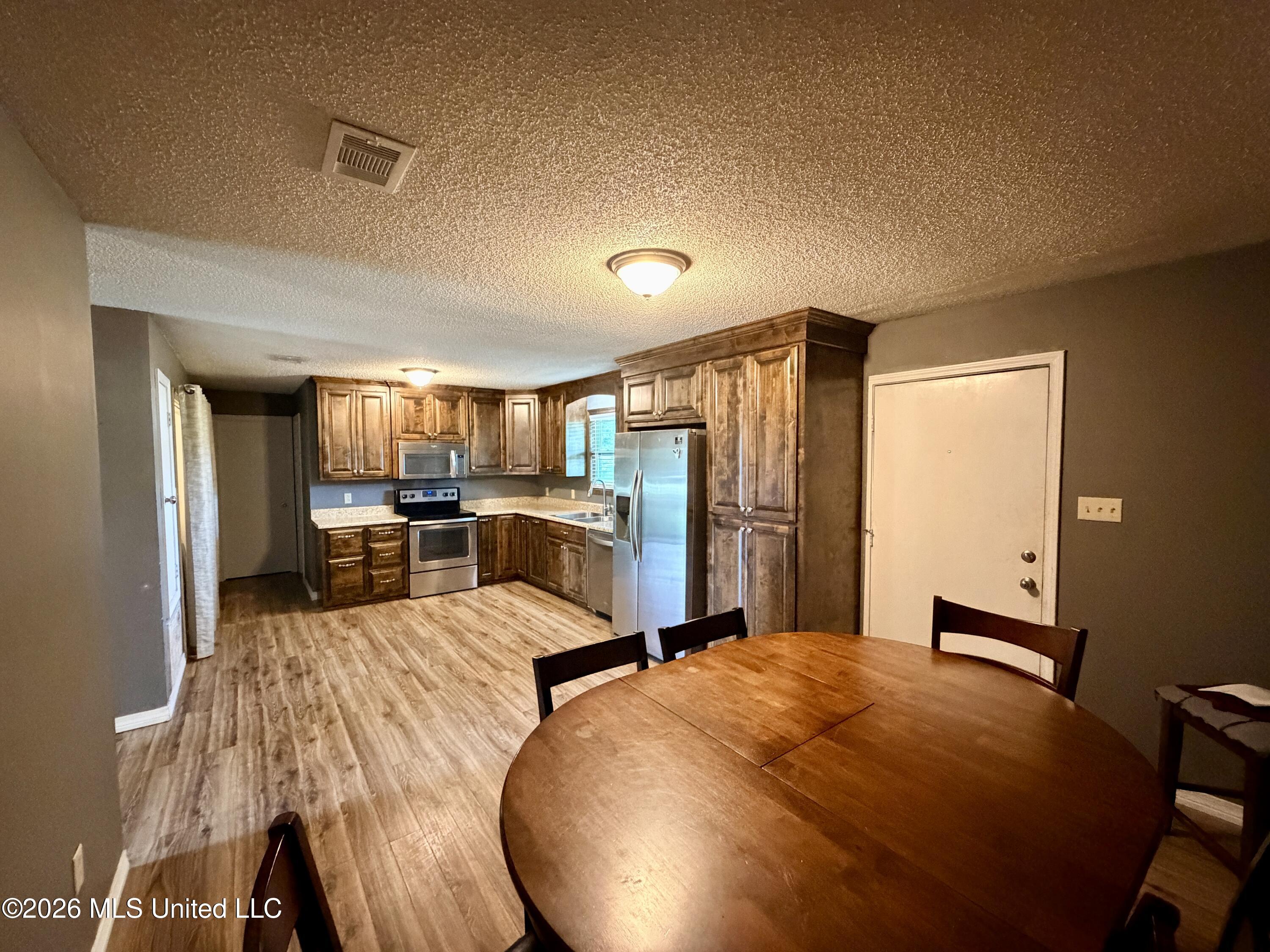 2269 River Road Property Photo 17
