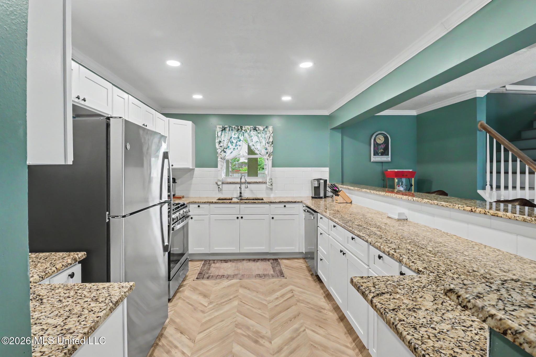 2219 Gregory Boulevard Property Photo 8