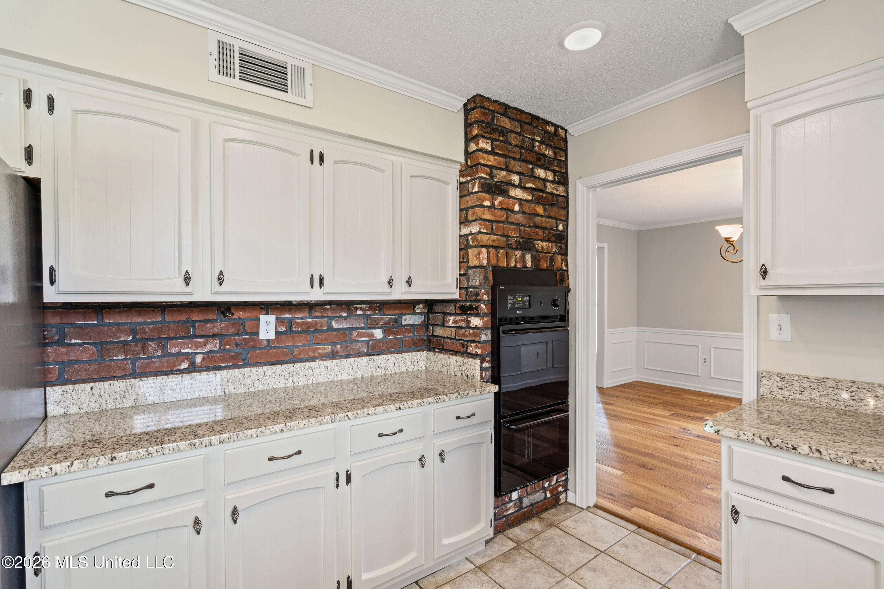 123 S Malone Road Property Photo 8