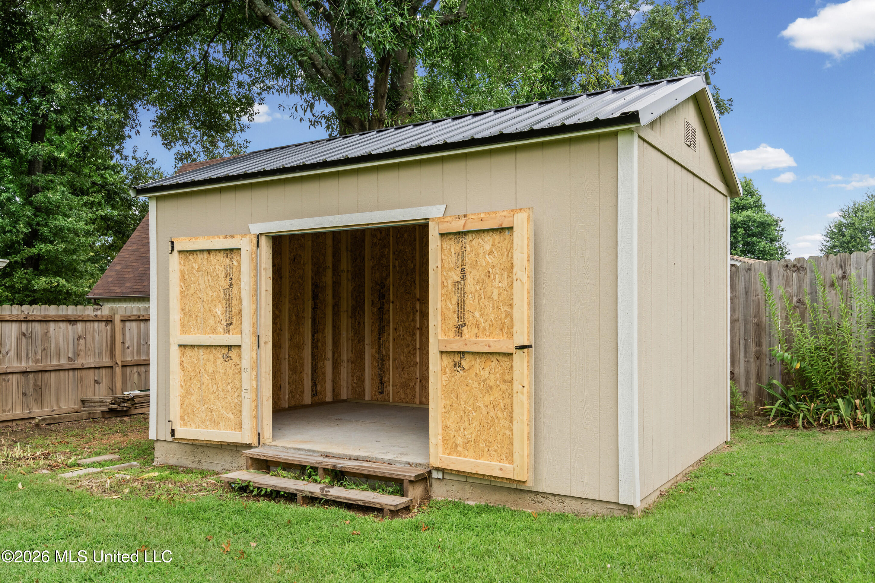 5402 Peach Trail Drive Property Photo 2