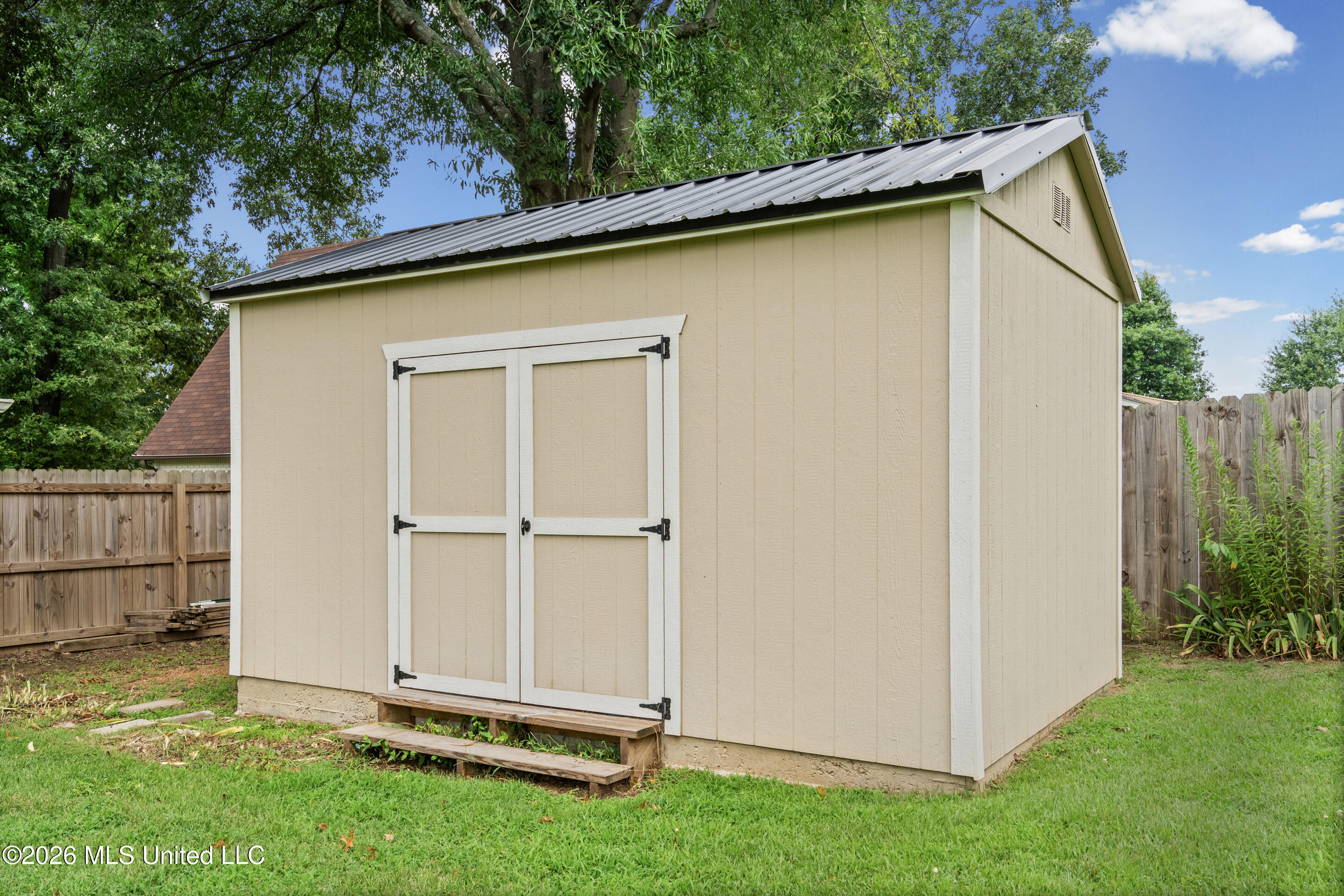 5402 Peach Trail Drive Property Photo 3