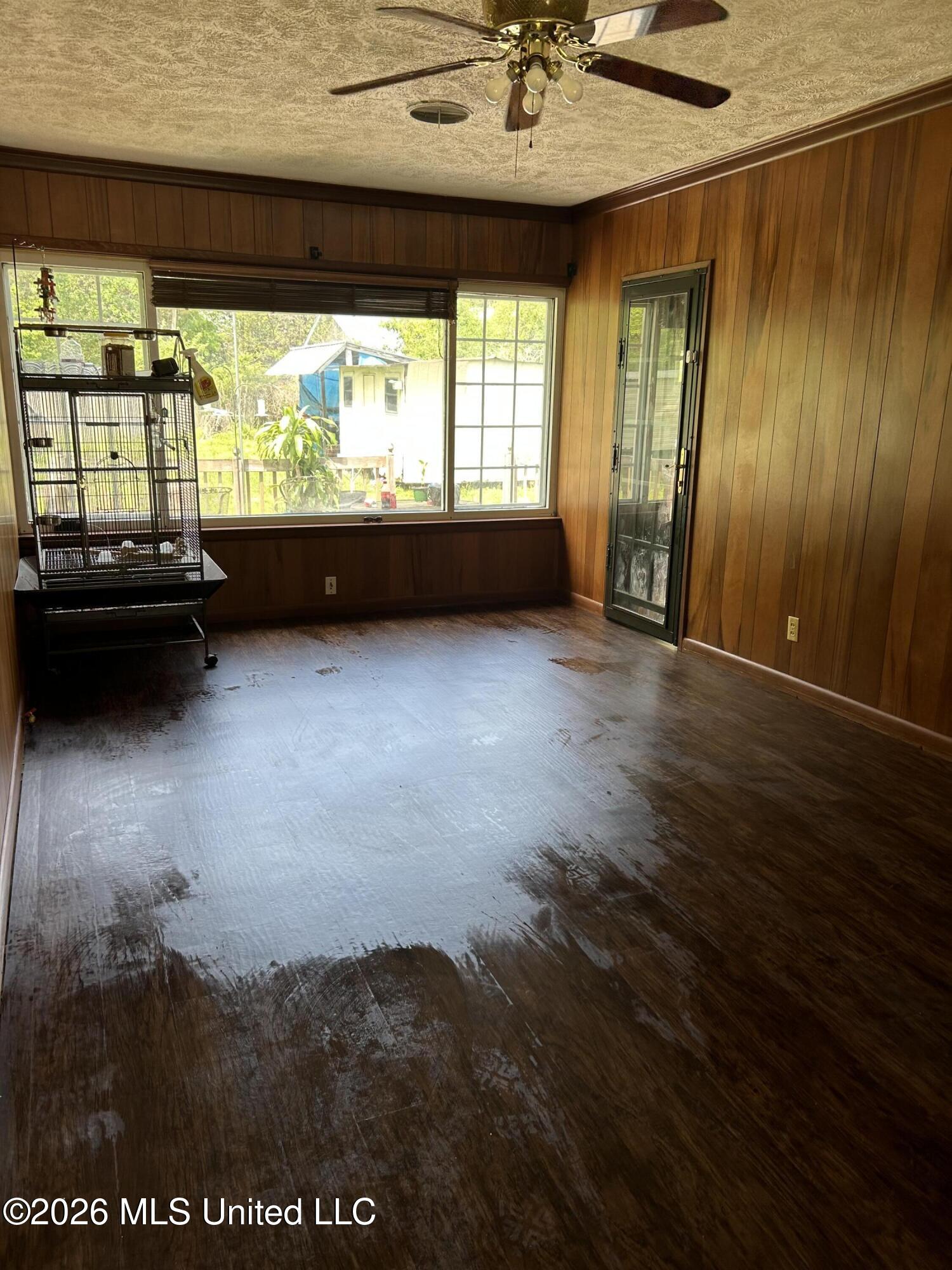 306 S Main Street Property Photo 2