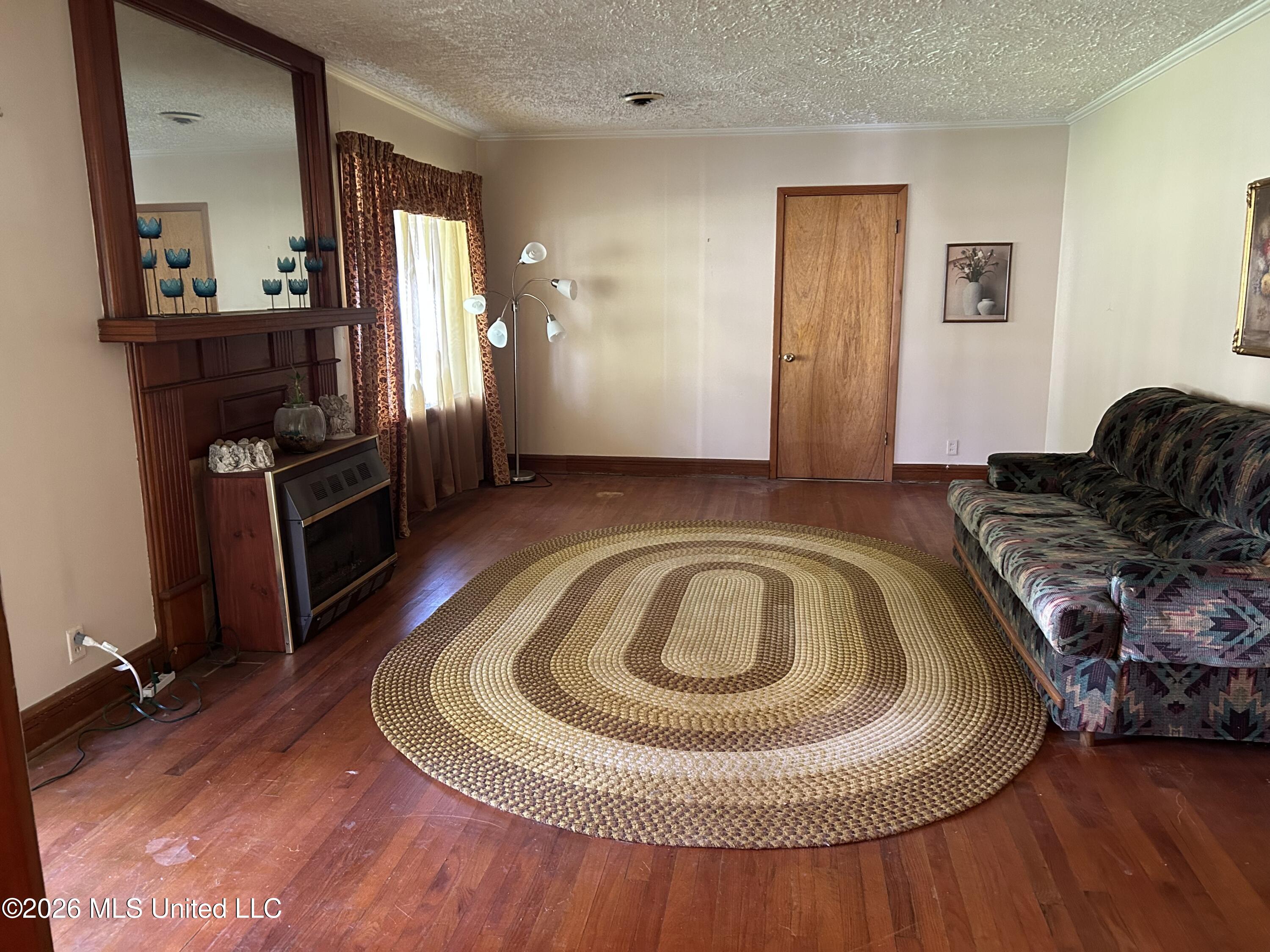 306 S Main Street Property Photo 4
