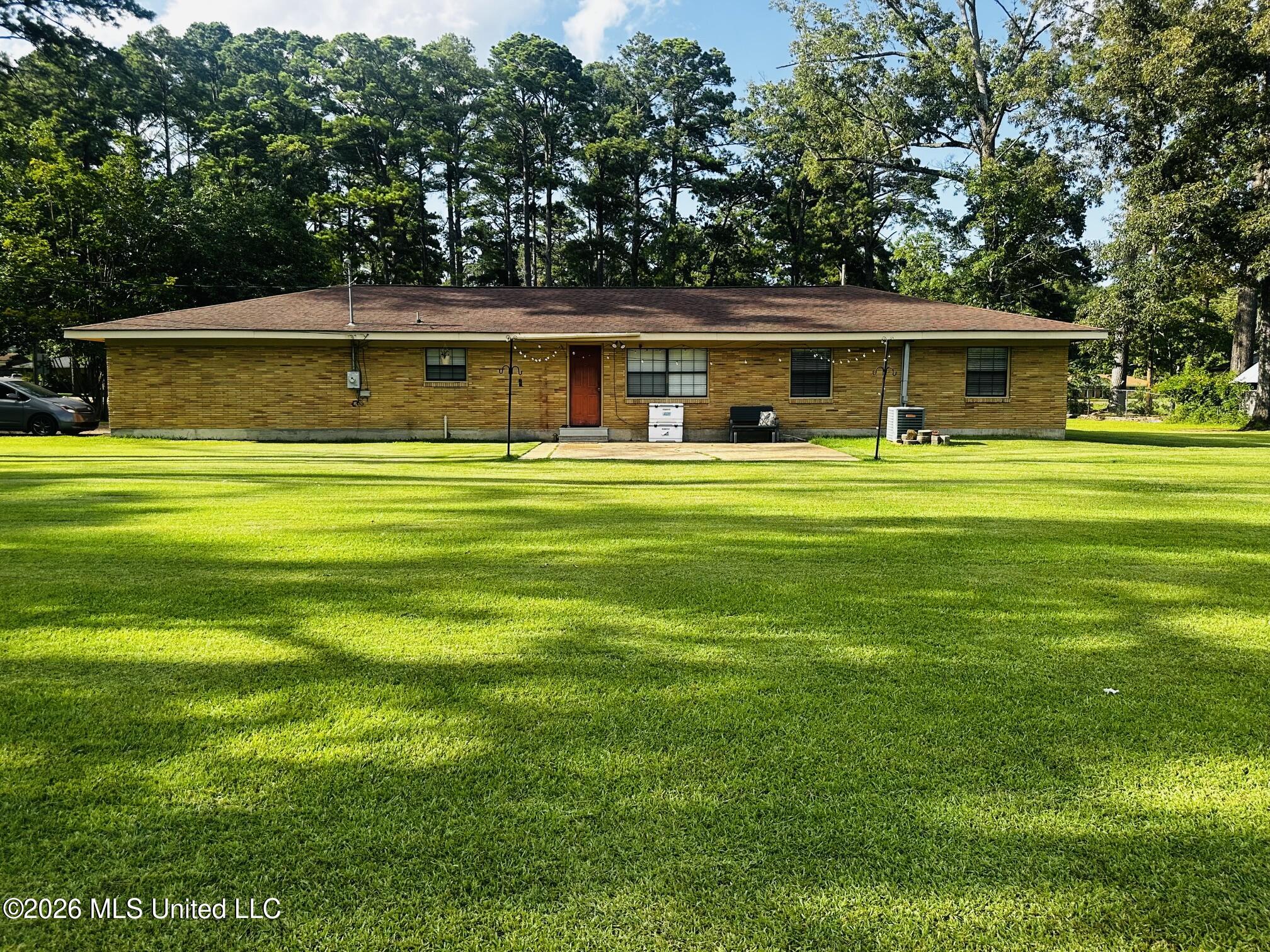 1387 E 1st Street Property Photo 2
