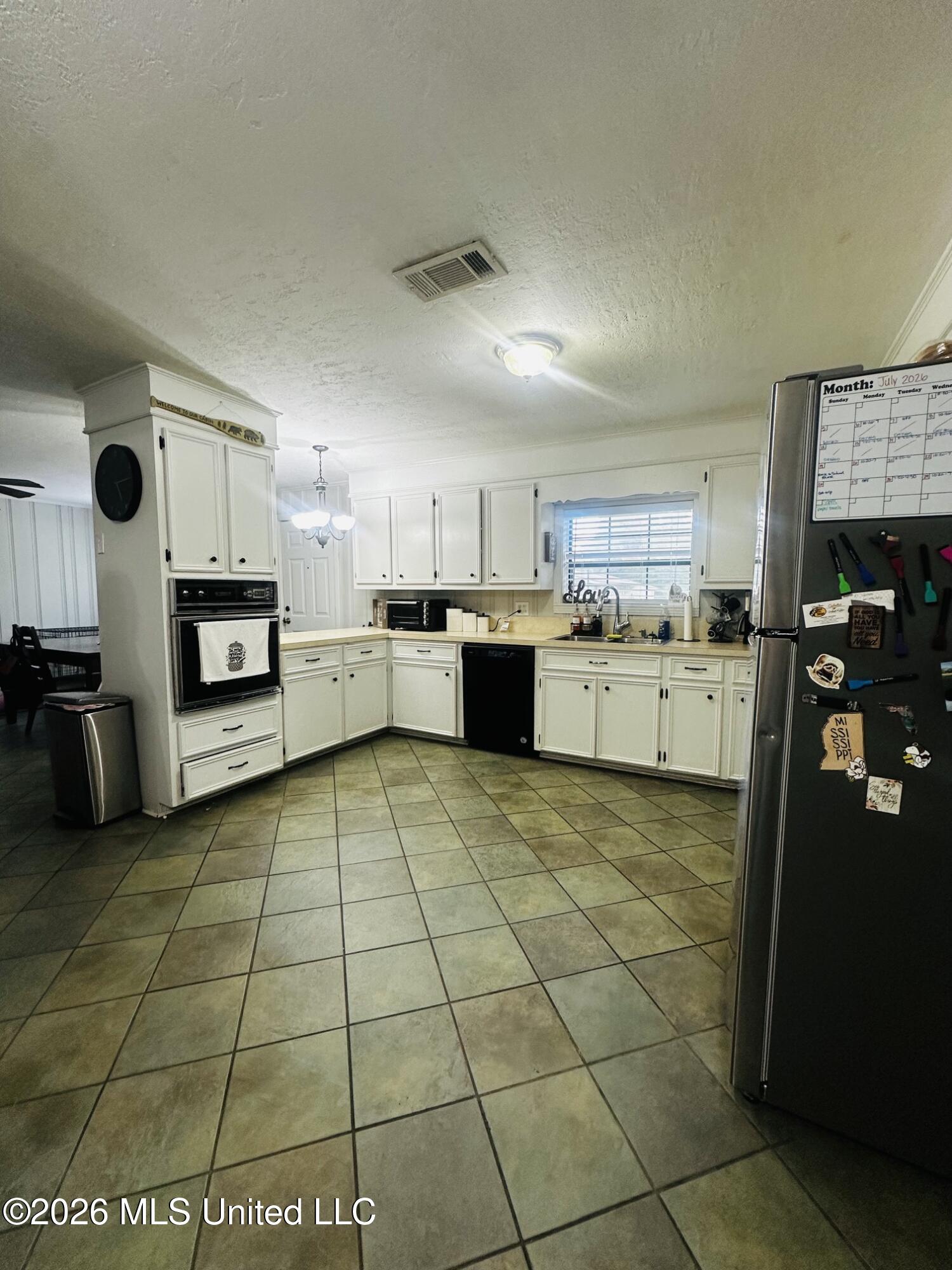 1387 E 1st Street Property Photo 6