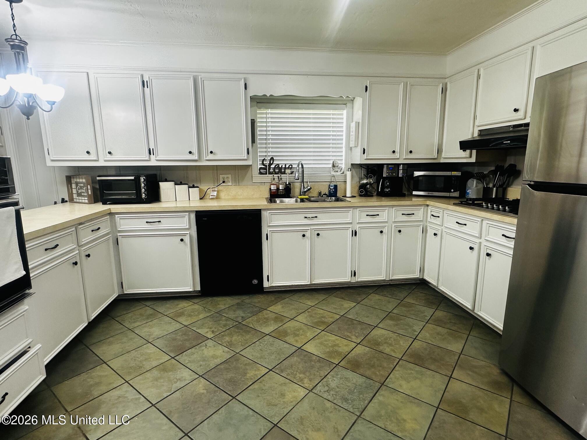 1387 E 1st Street Property Photo 7