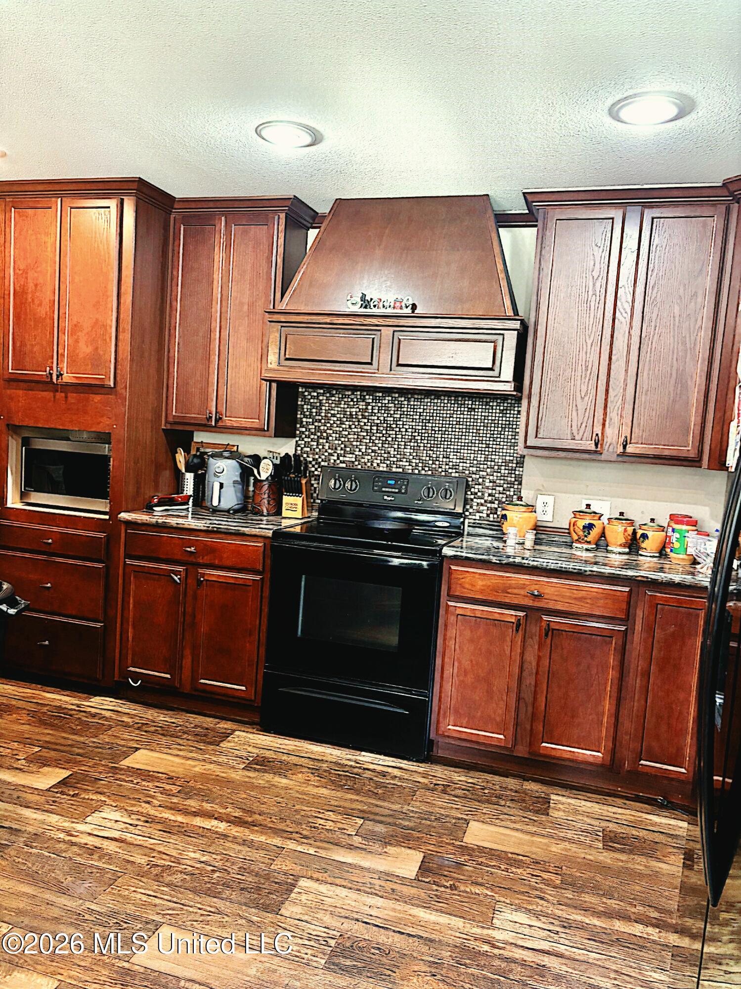 291 Henderson Road Property Photo 6