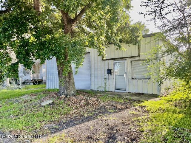 2725 26th Avenue Property Photo 3