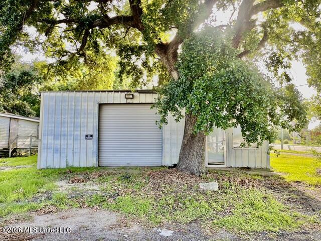 2725 26th Avenue Property Photo 4