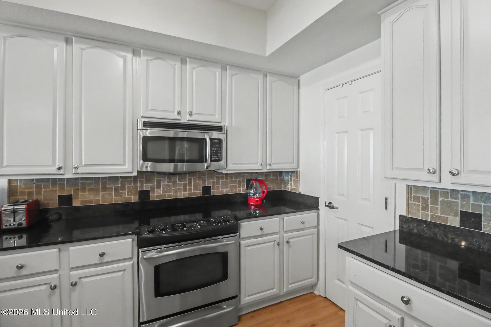 2668 Beach Boulevard Property Photo 8