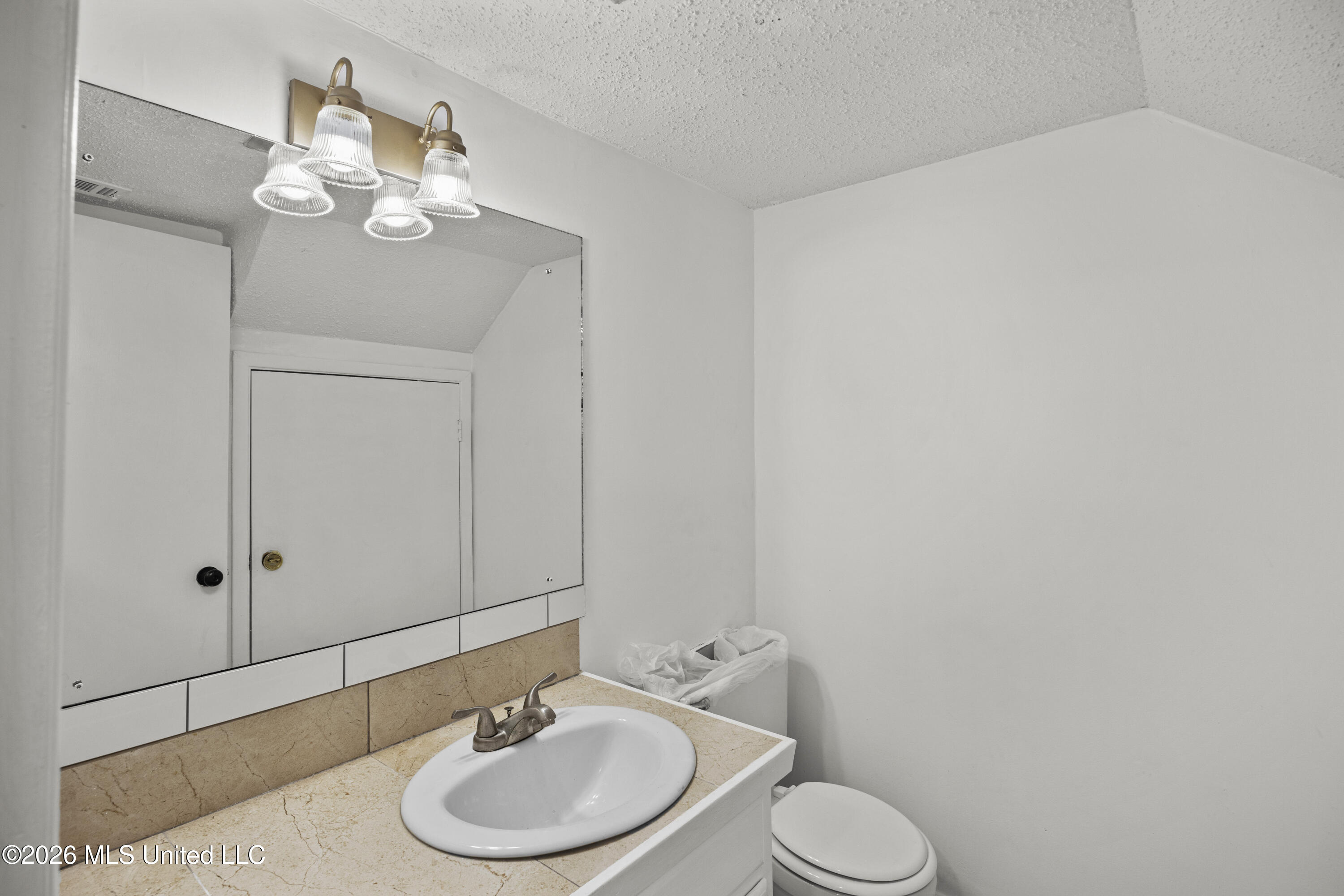 1255 E County Line Road Property Photo 11