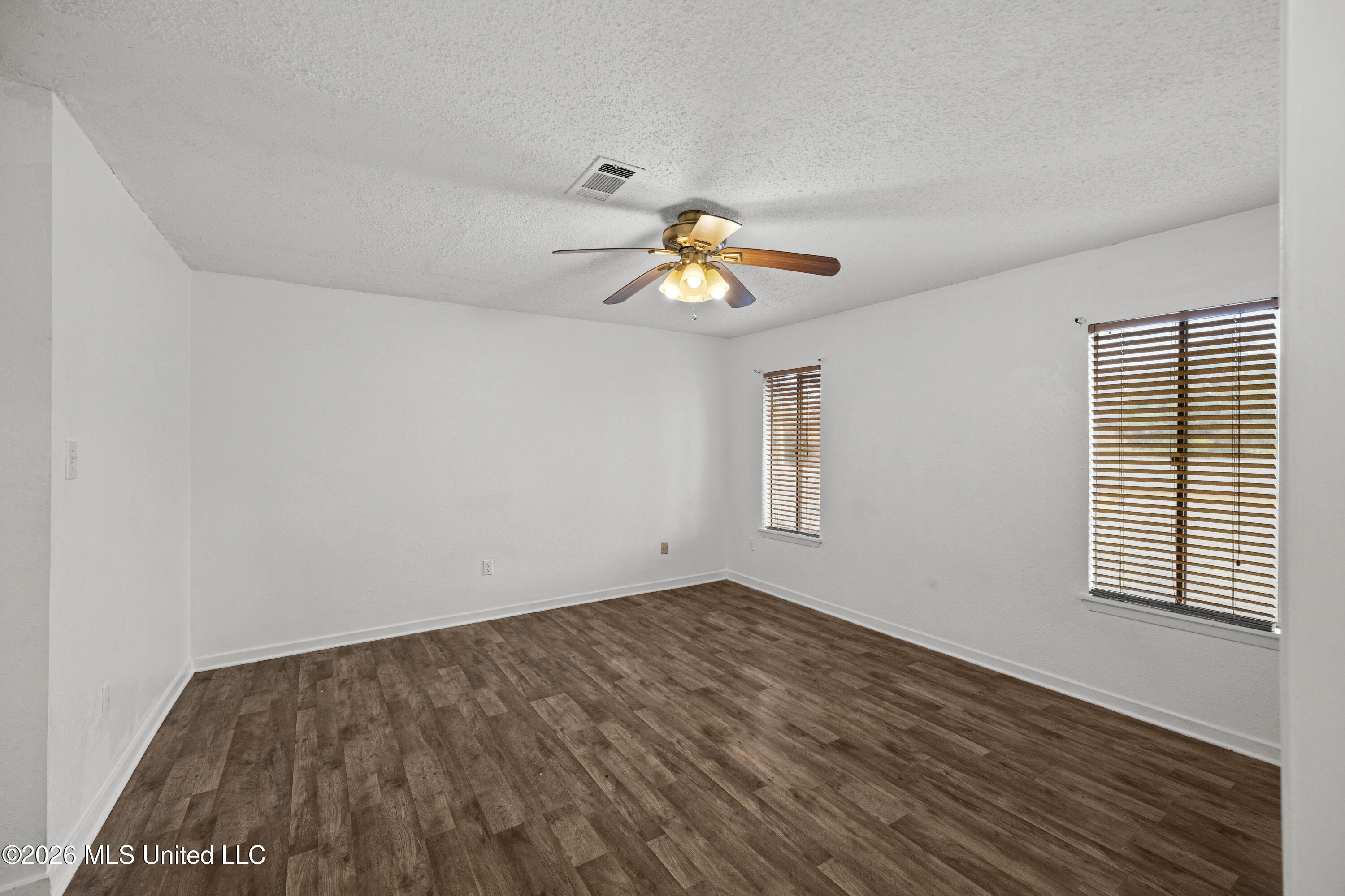 1255 E County Line Road Property Photo 12