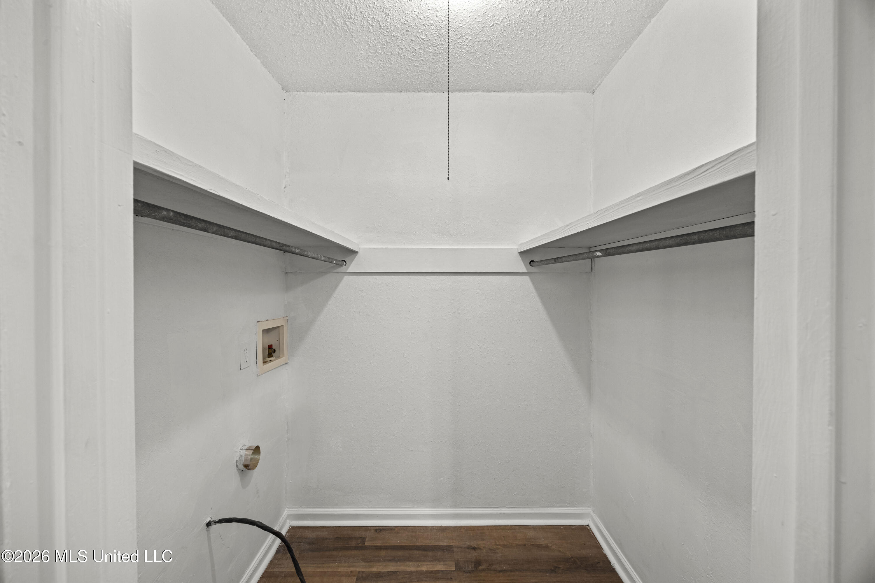 1255 E County Line Road Property Photo 15