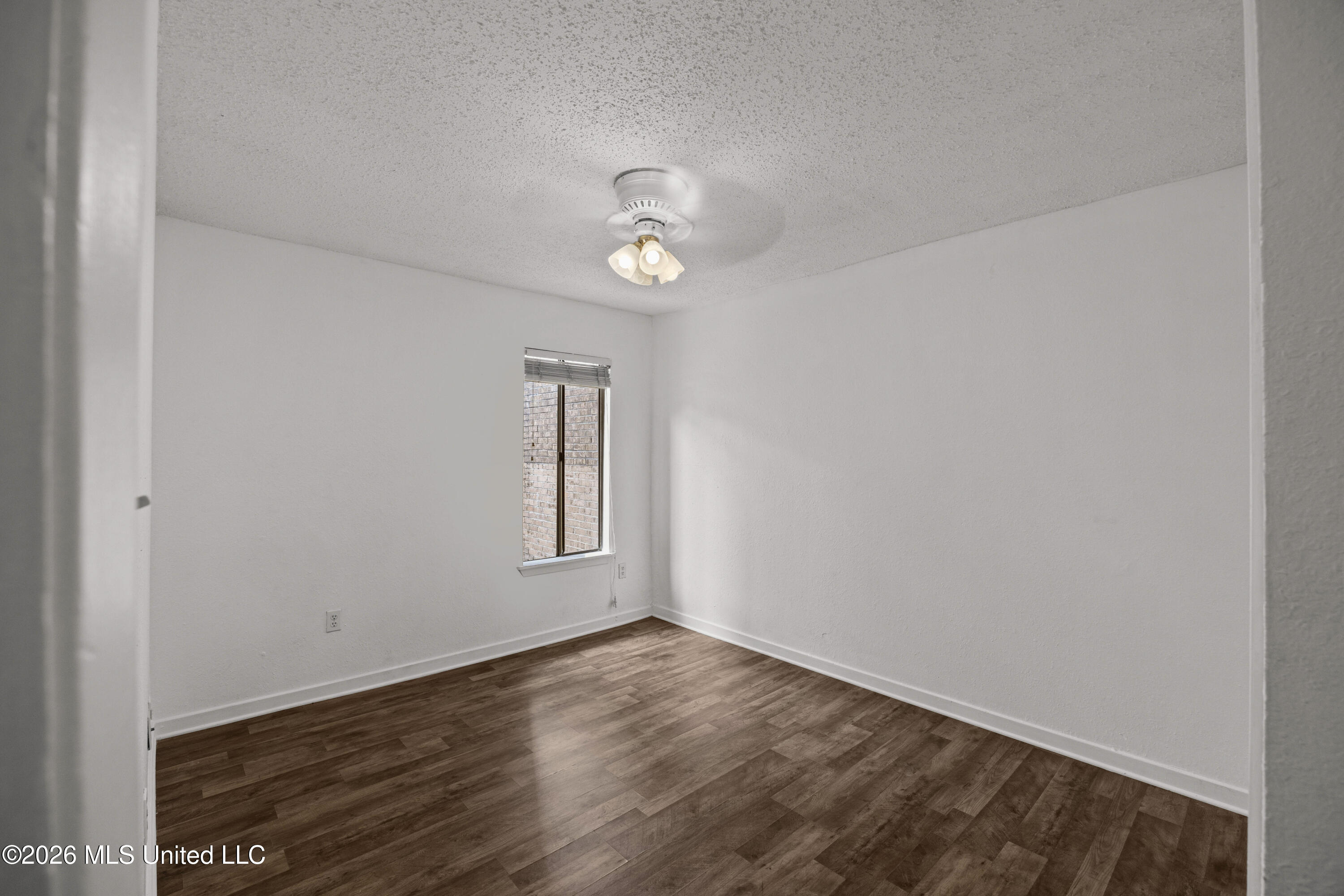 1255 E County Line Road Property Photo 18