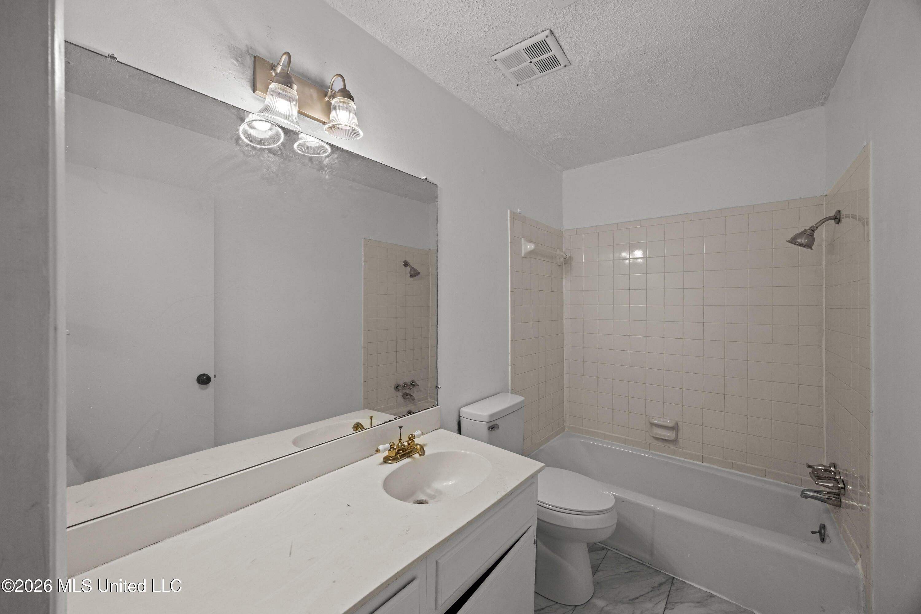 1255 E County Line Road Property Photo 20