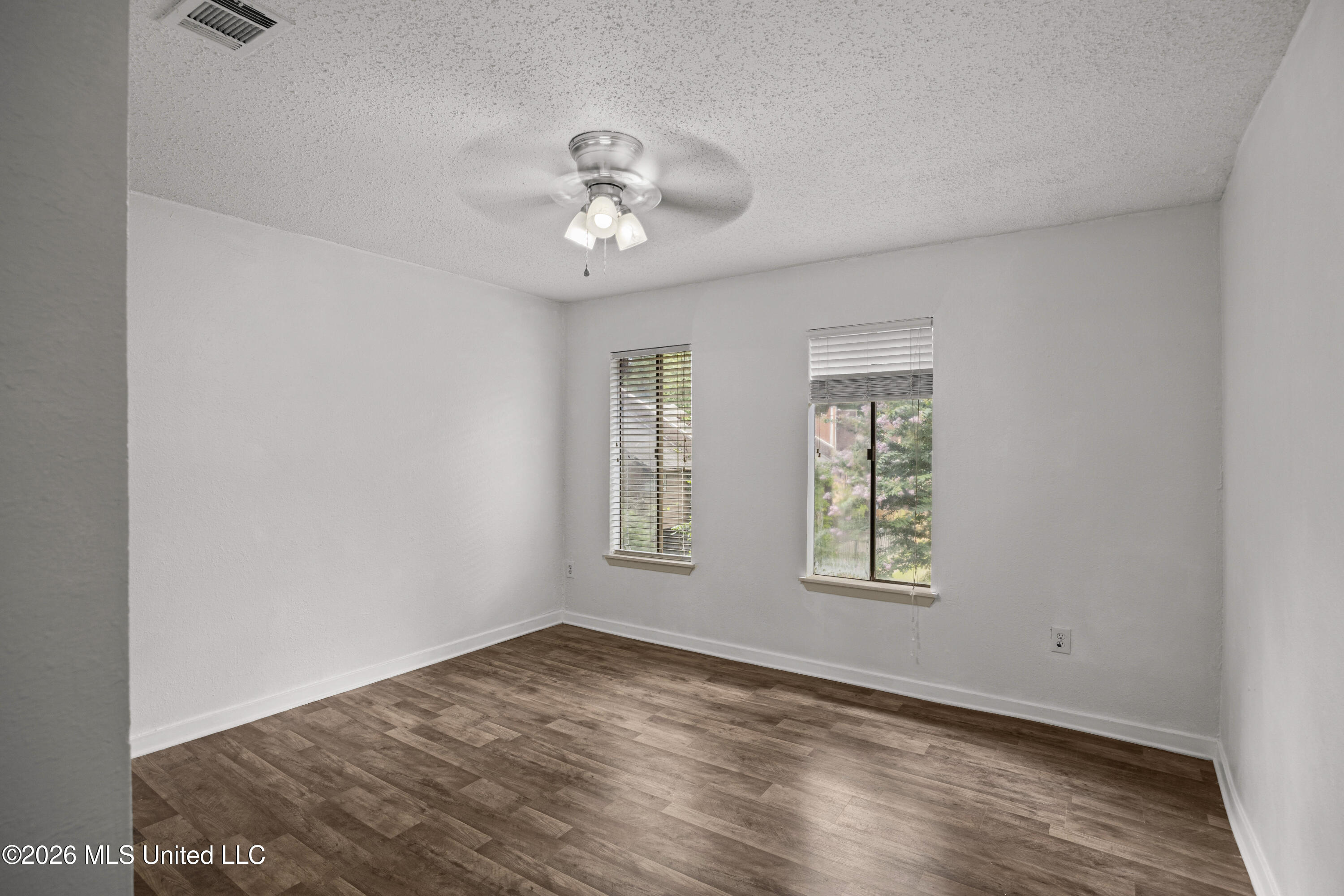 1255 E County Line Road Property Photo 21