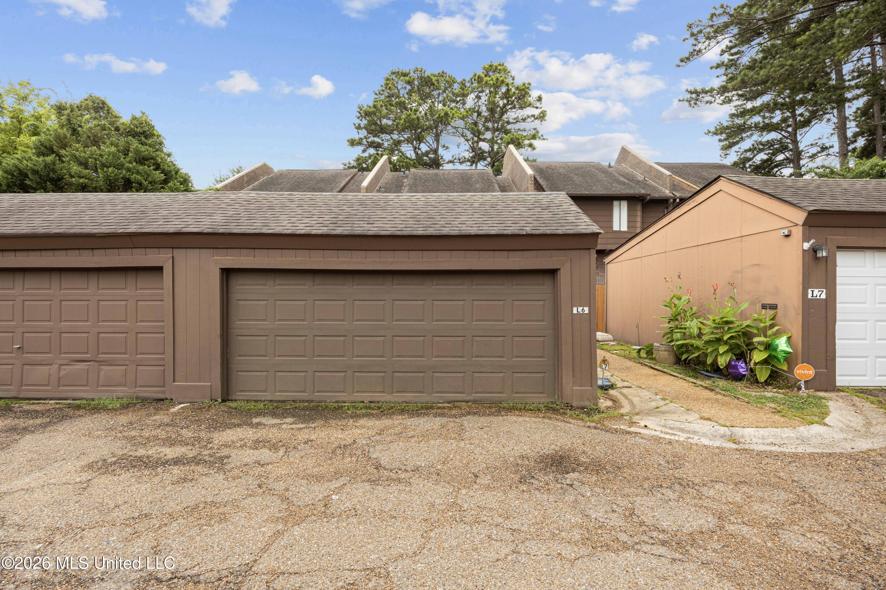 1255 E County Line Road Property Photo 23