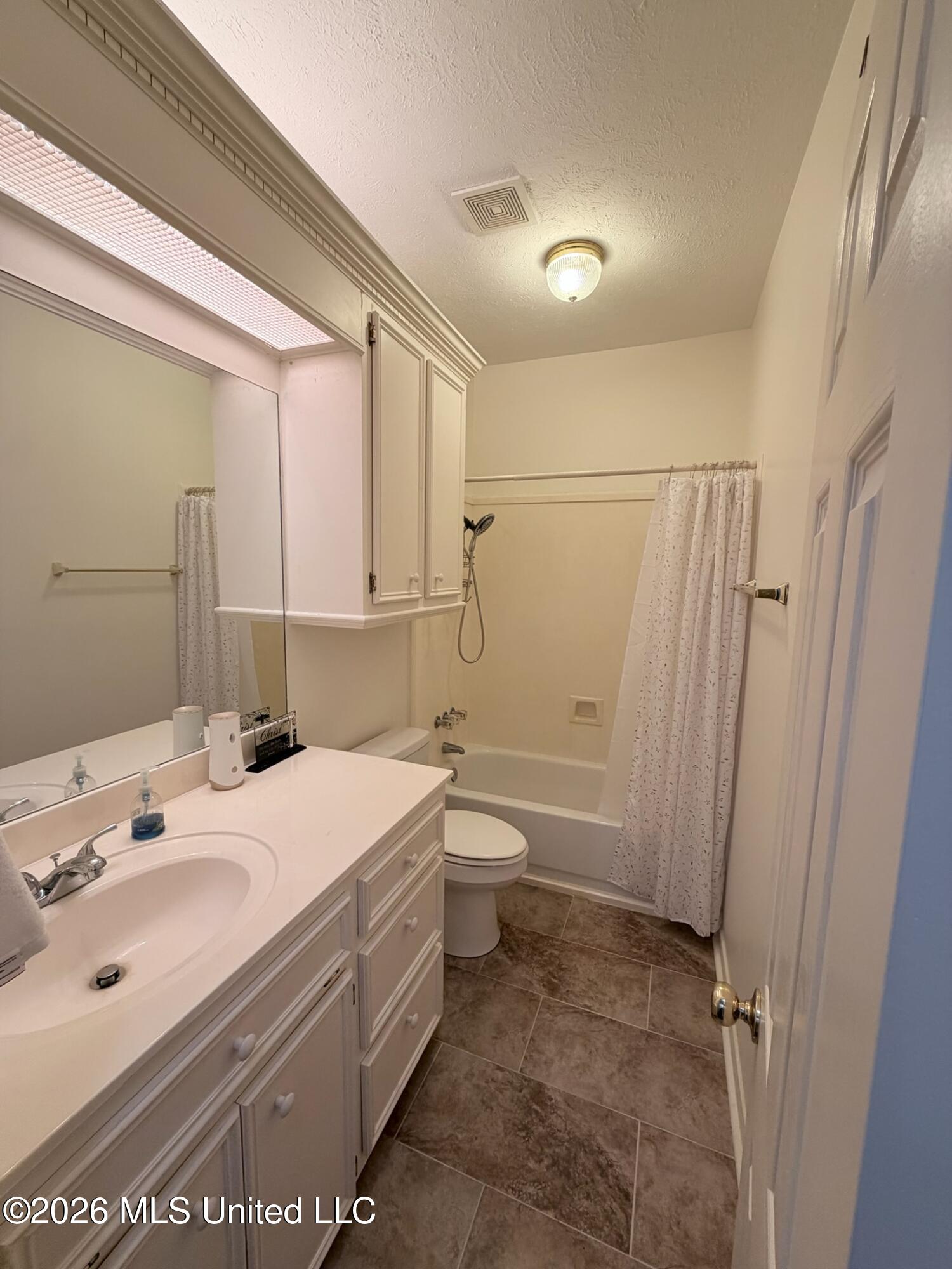 403 Autumn Creek Property Photo 10