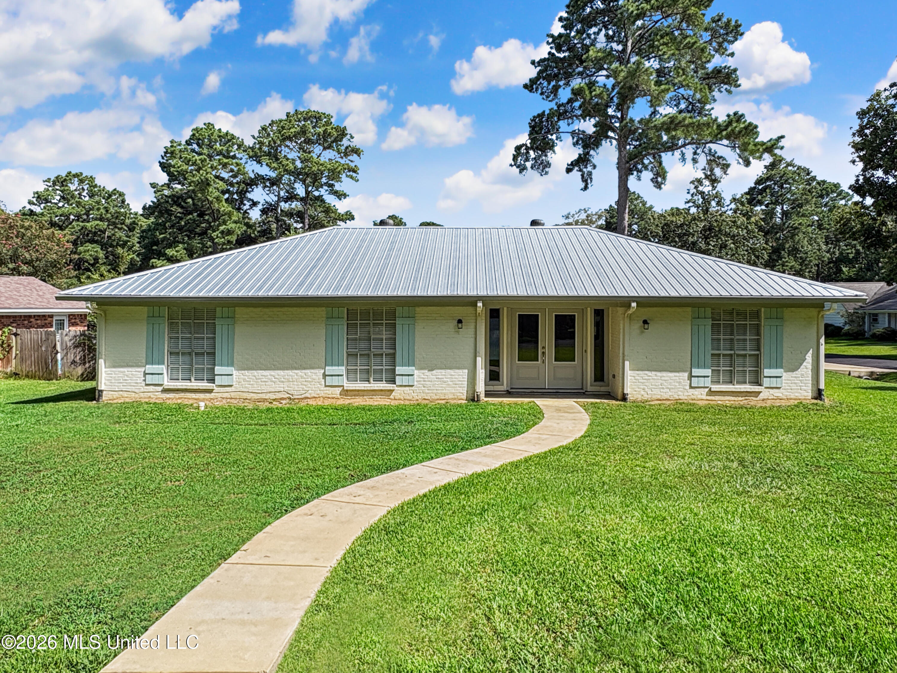200 Poplar Drive Property Photo 1