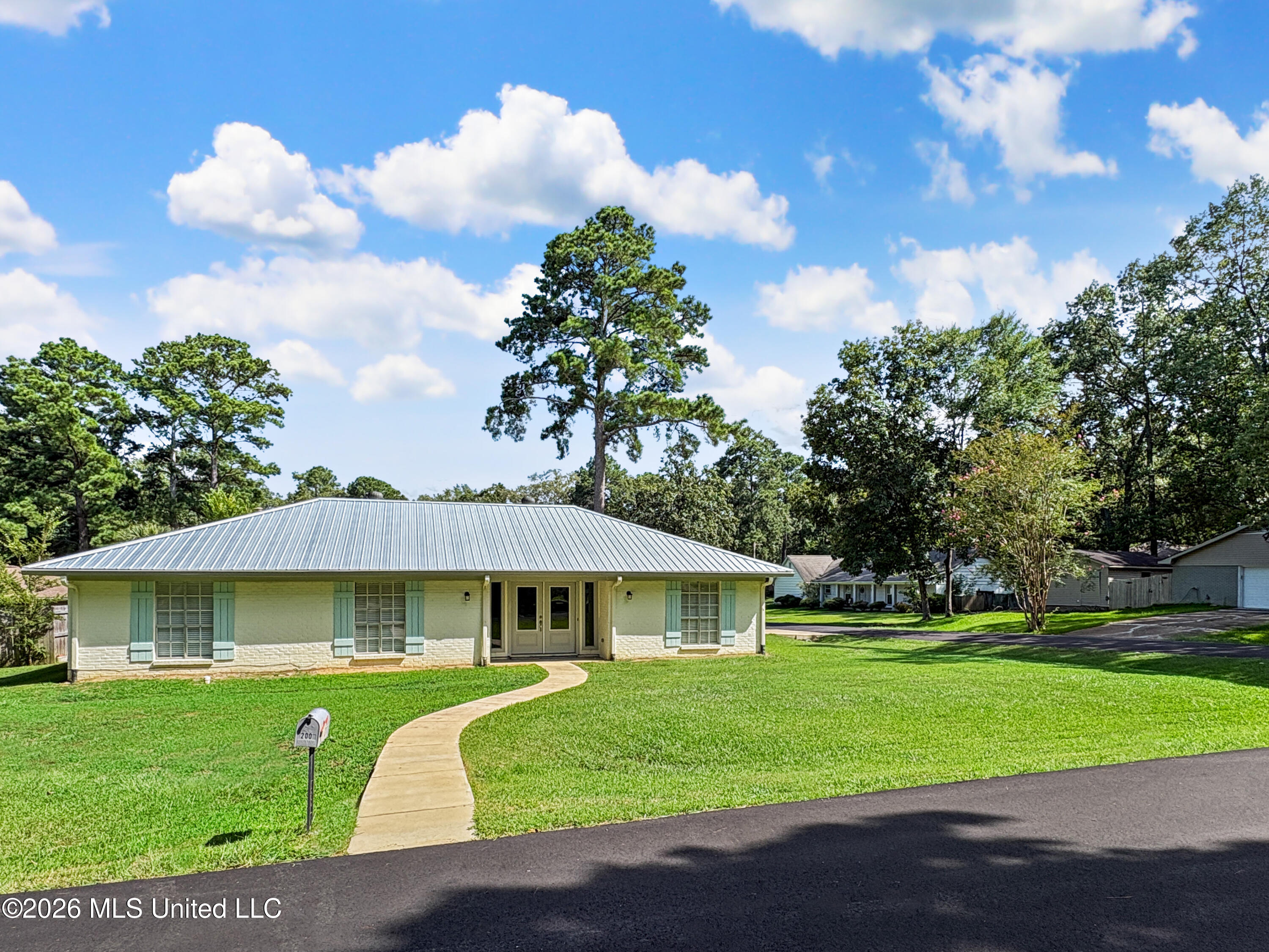 200 Poplar Drive Property Photo 2