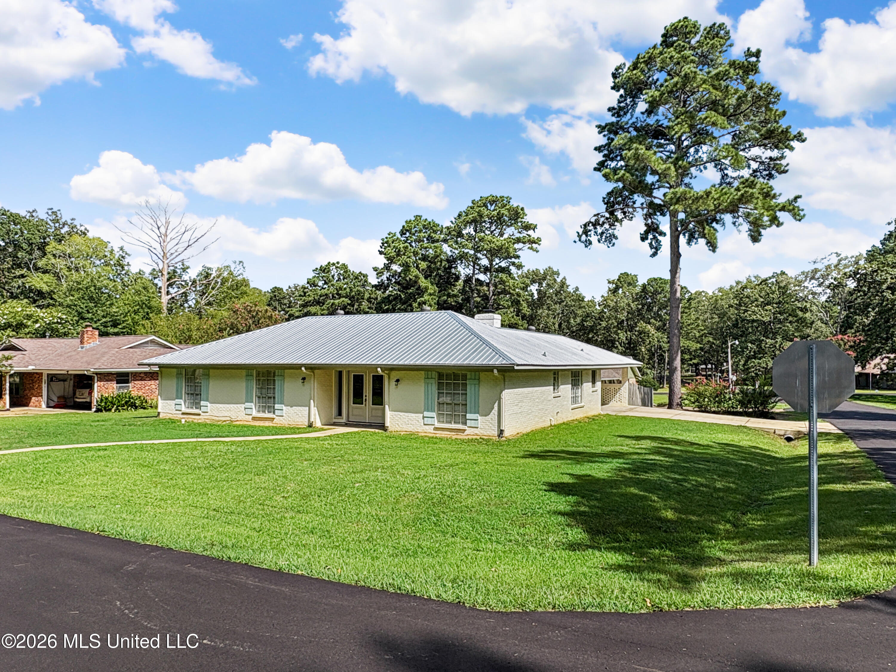 200 Poplar Drive Property Photo 3