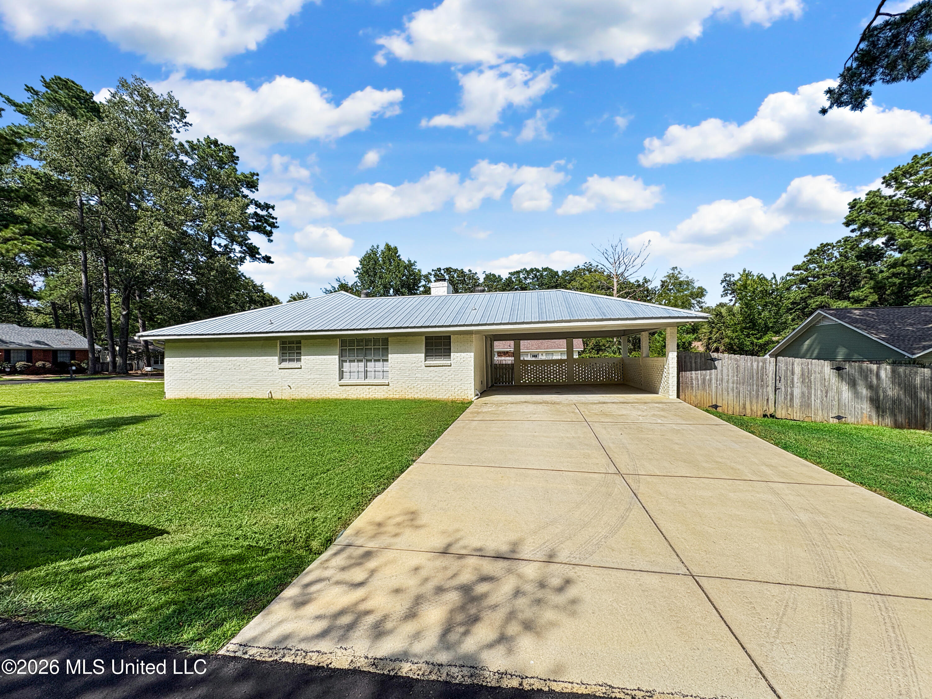 200 Poplar Drive Property Photo 4