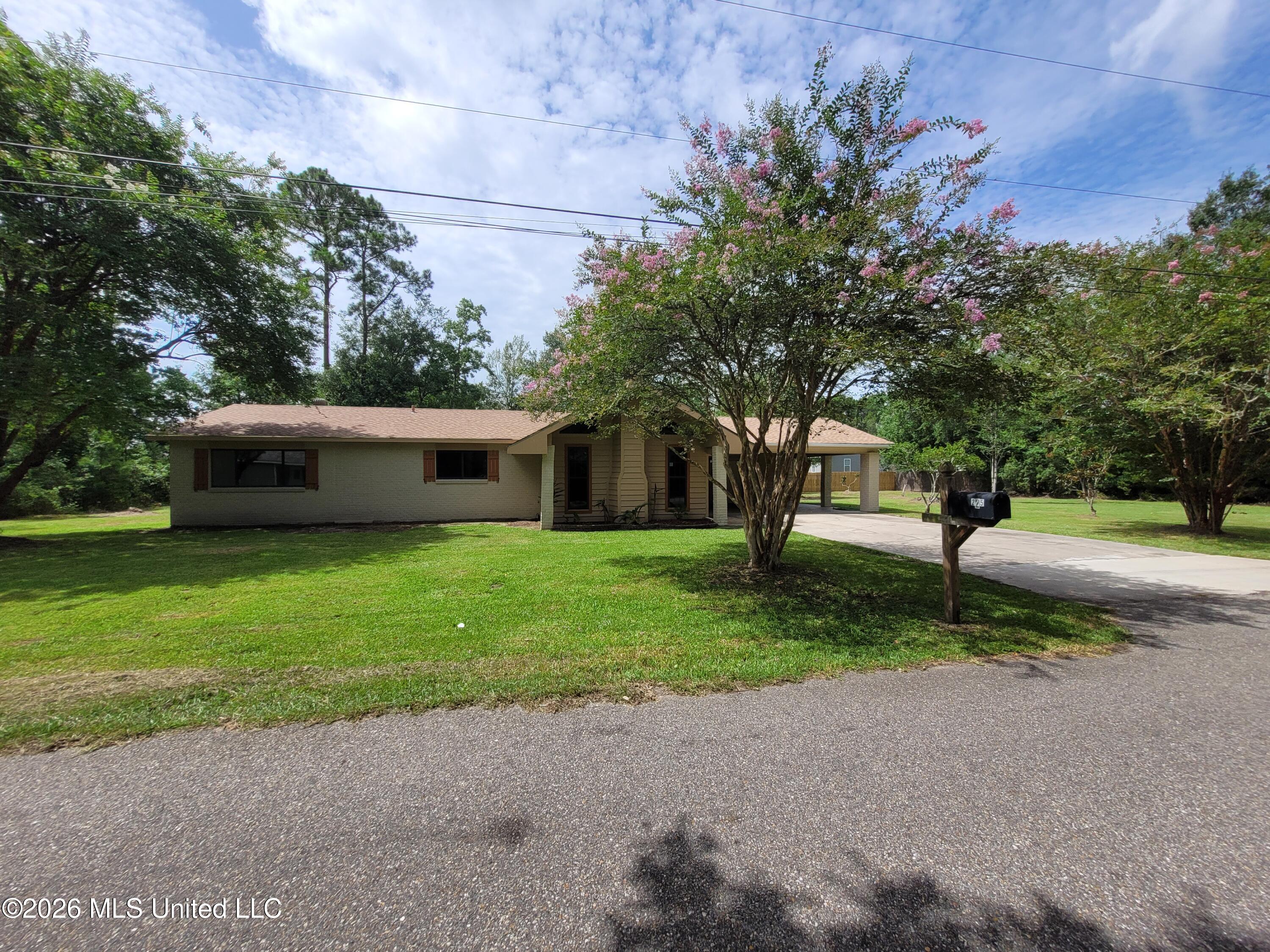 225 Trout Street Property Photo 4