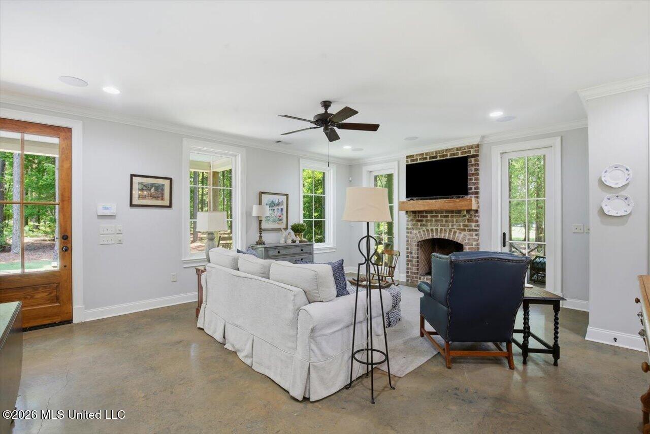103 Lakeshore Cove Property Photo 9